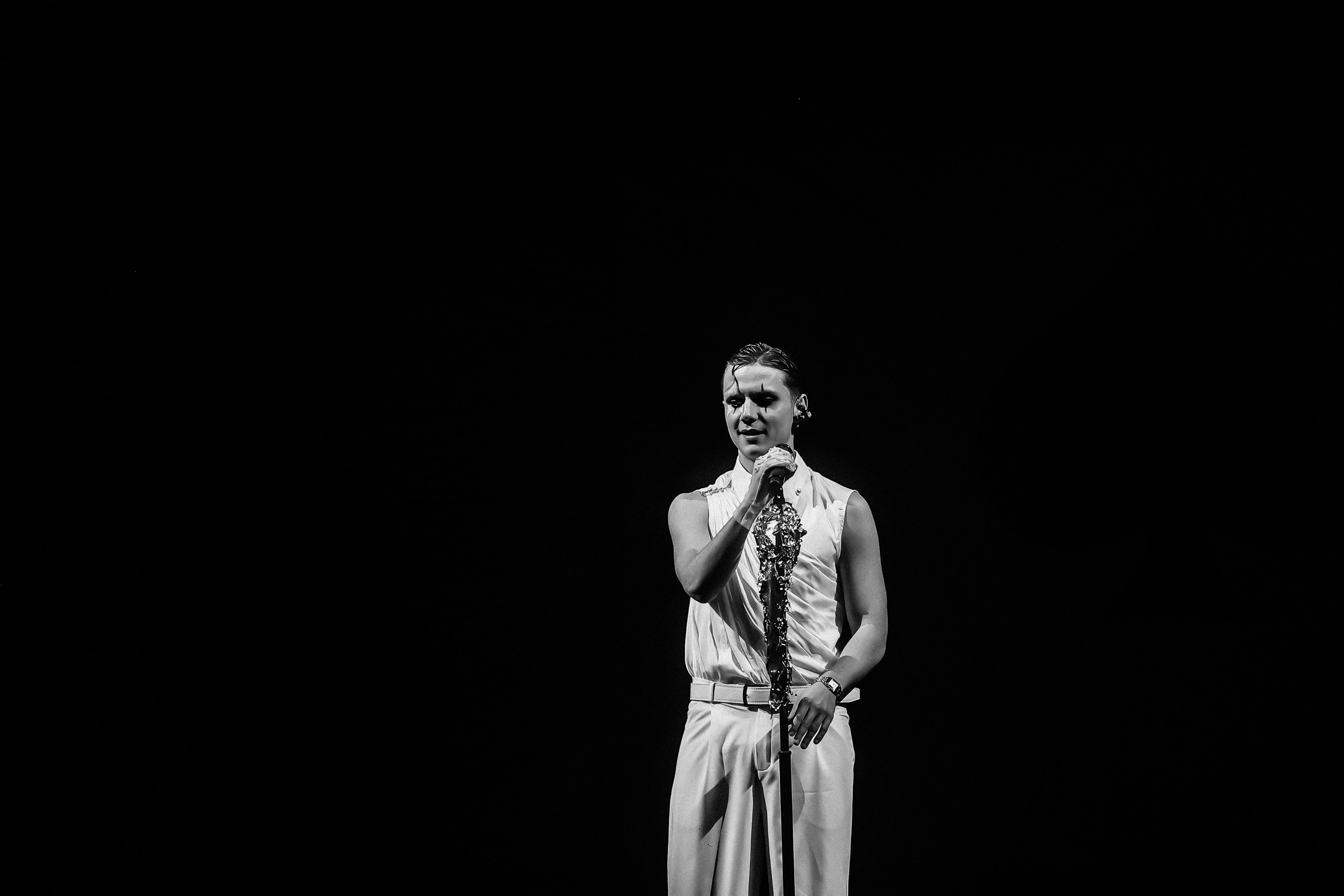 ВАНЯ ДМИТРИЕНКО