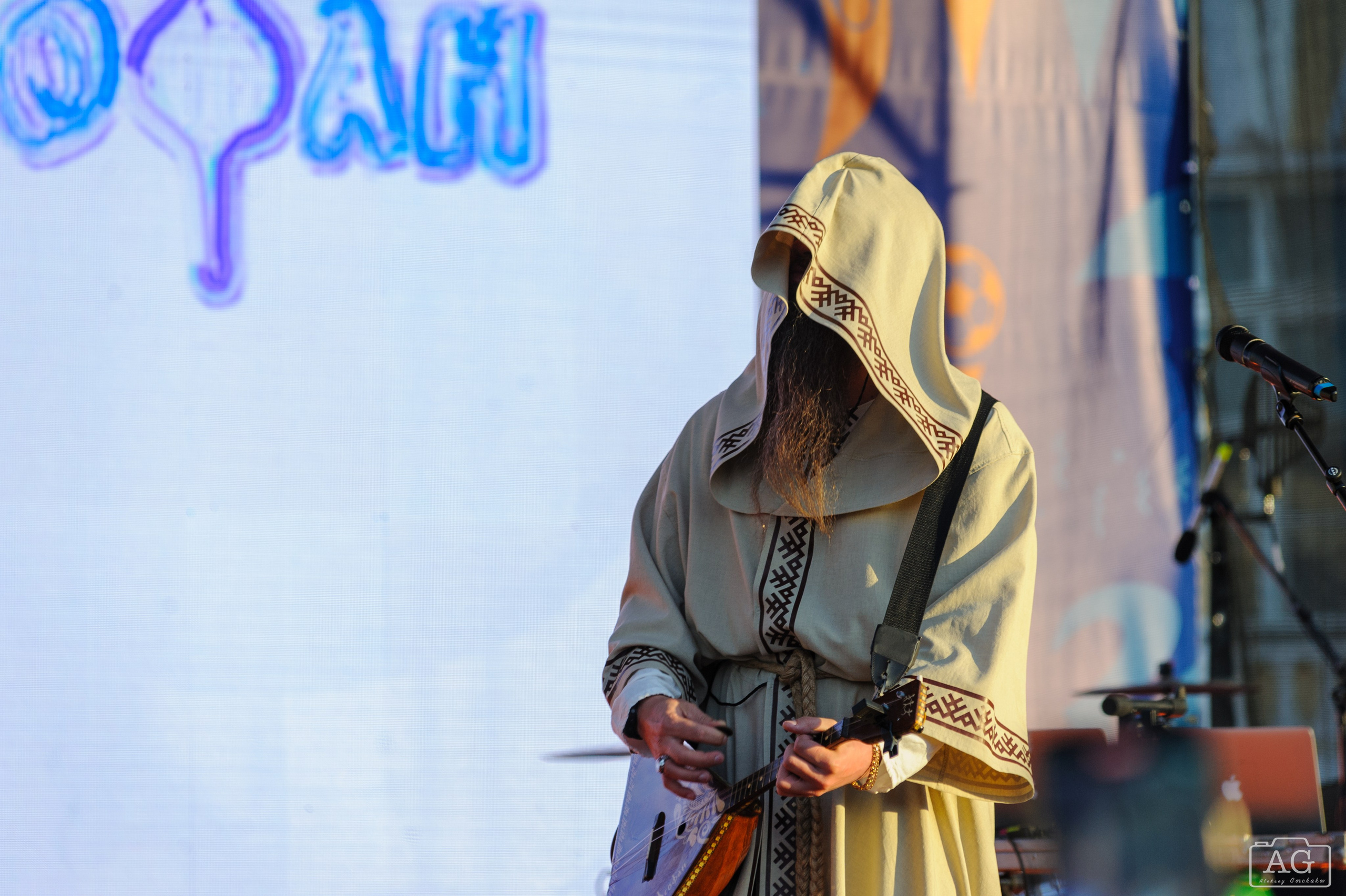 Нейромонах Феофан на открытой тренировке ФК «Зенит». Алексей Горчаков. Фотограф на ваш праздник