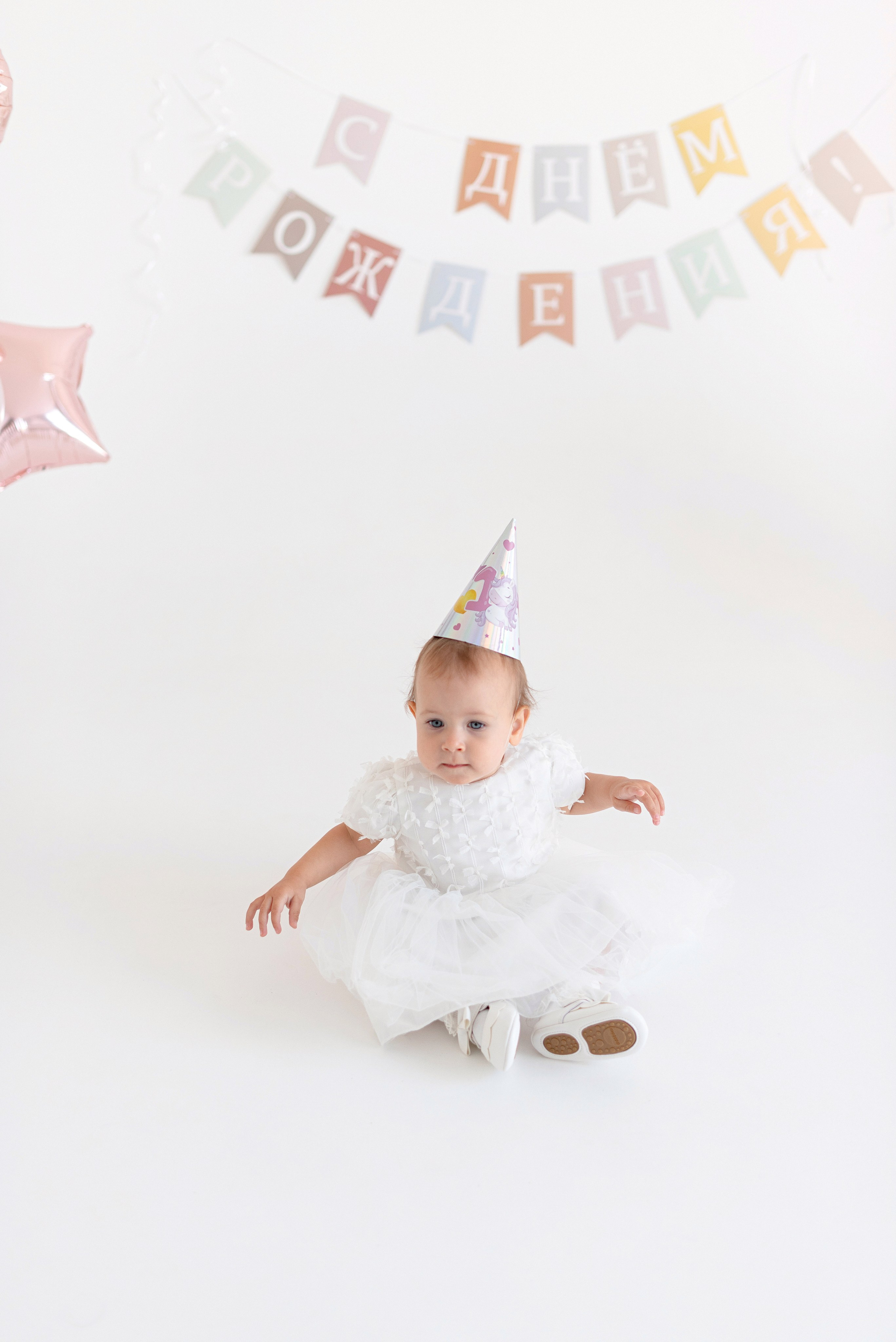 Фотосессия дня рождения малыша в студии, торт, воздушные шары, мыльные пузыри, профессиональный фотограф в Сургуте и Нефтеюганске.