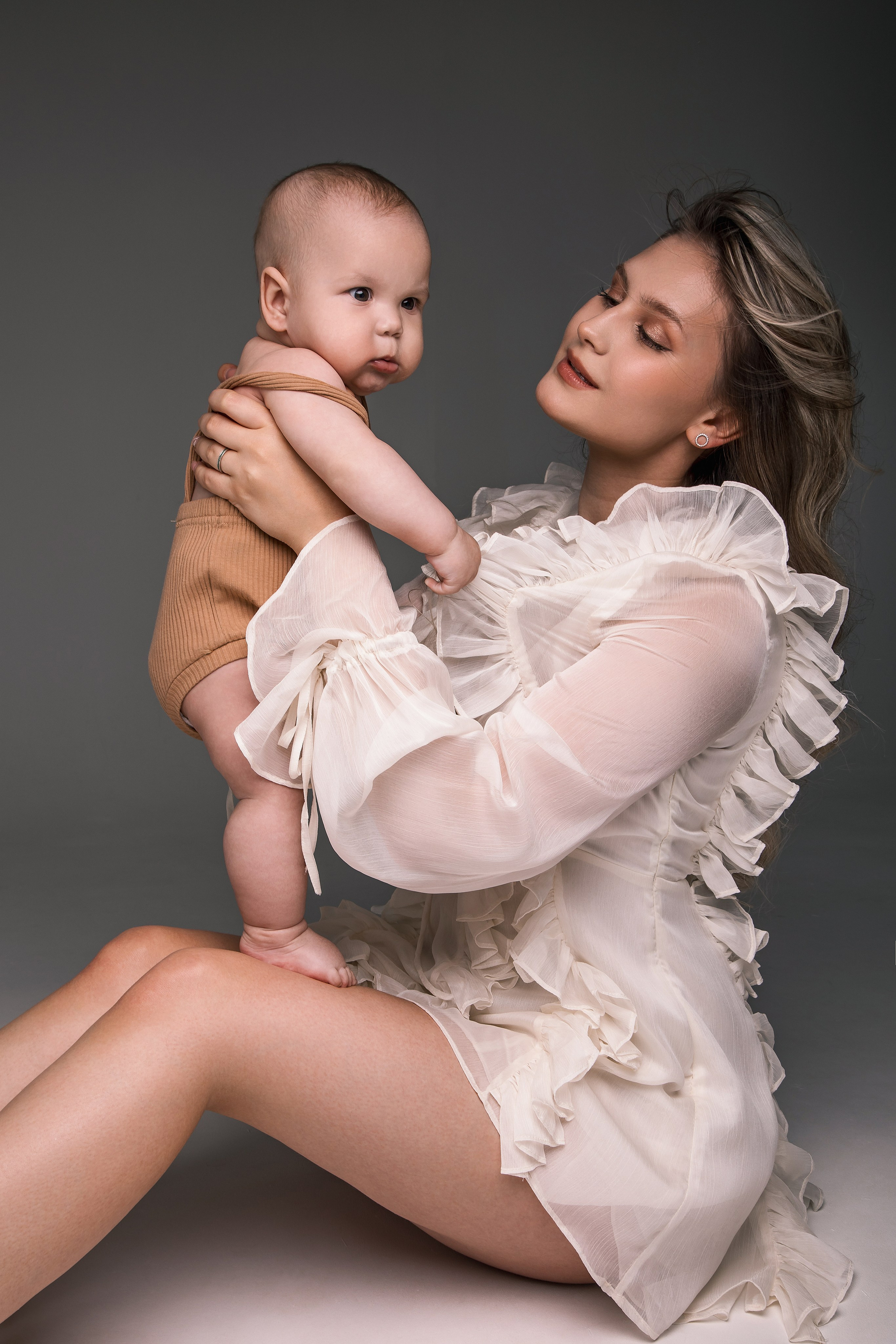 Мама и малыш. Фотограф Беременности и Новорождённых в Кемерово