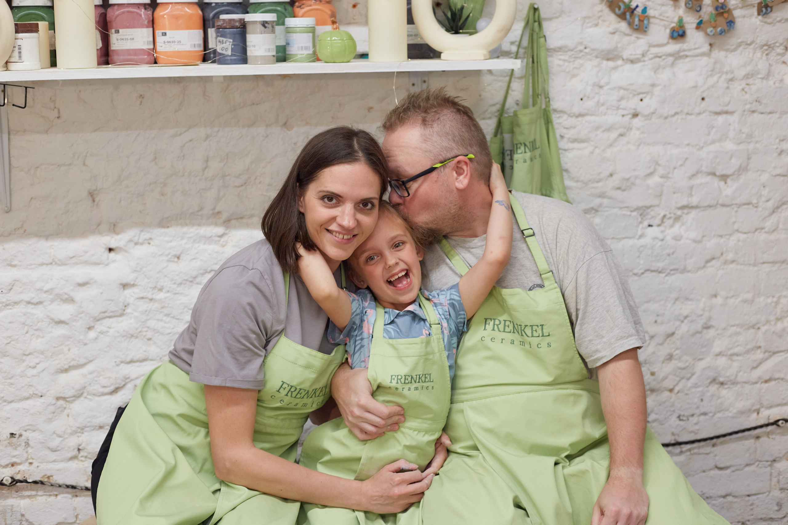 Семья в гончарной мастерской. Budanovaphoto.ru