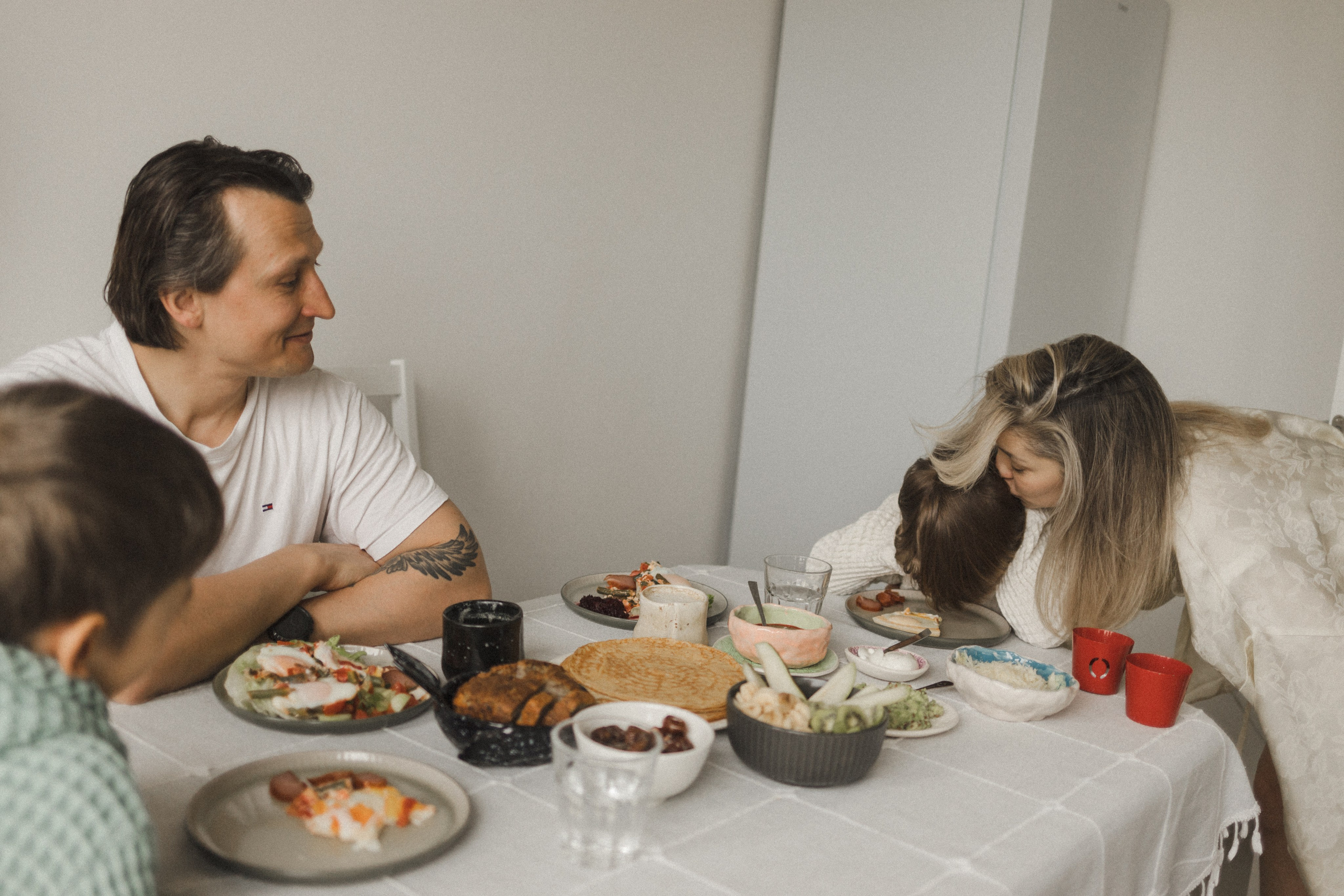 Катя, Паша, Валера и Родион ждут братика. Семейный фотограф в Москве