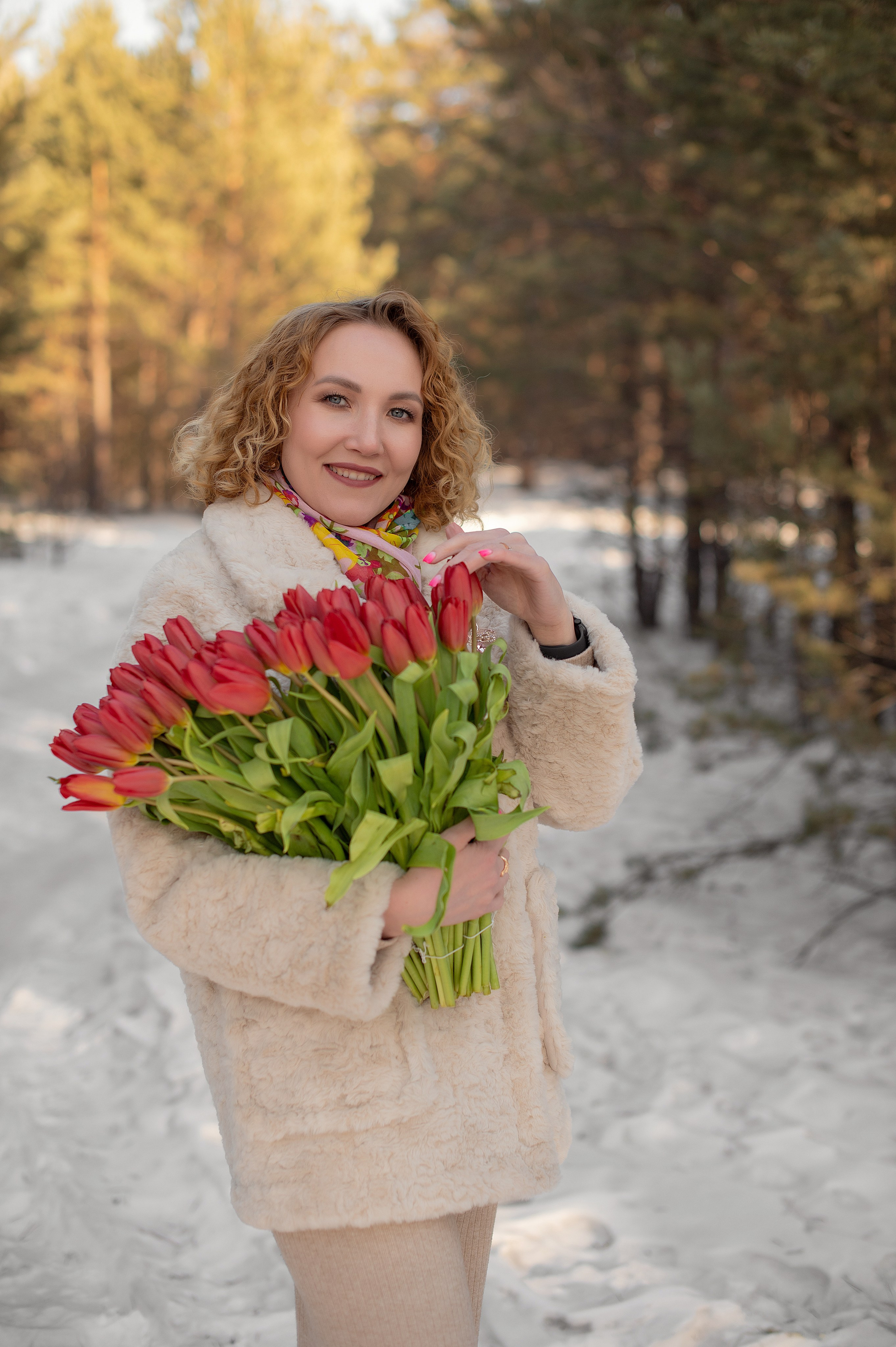 Ира тюльпаны в снегу. Фотограф Виктория Воронина