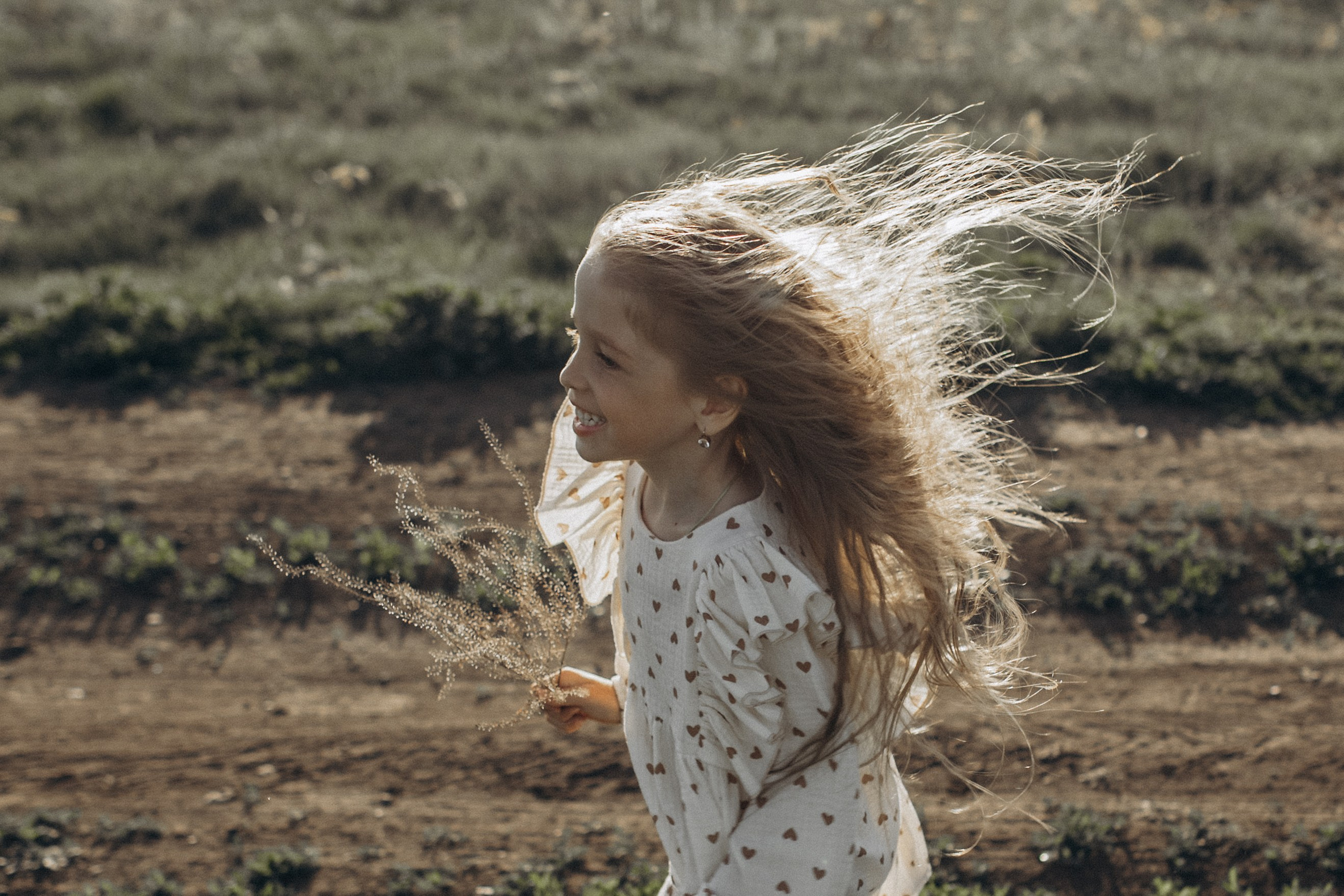 Саша, Миша, Вера и Вика летняя прогулочная съёмка. Семейный фотограф lifestyle в Новосибирске Елена Шпилевая