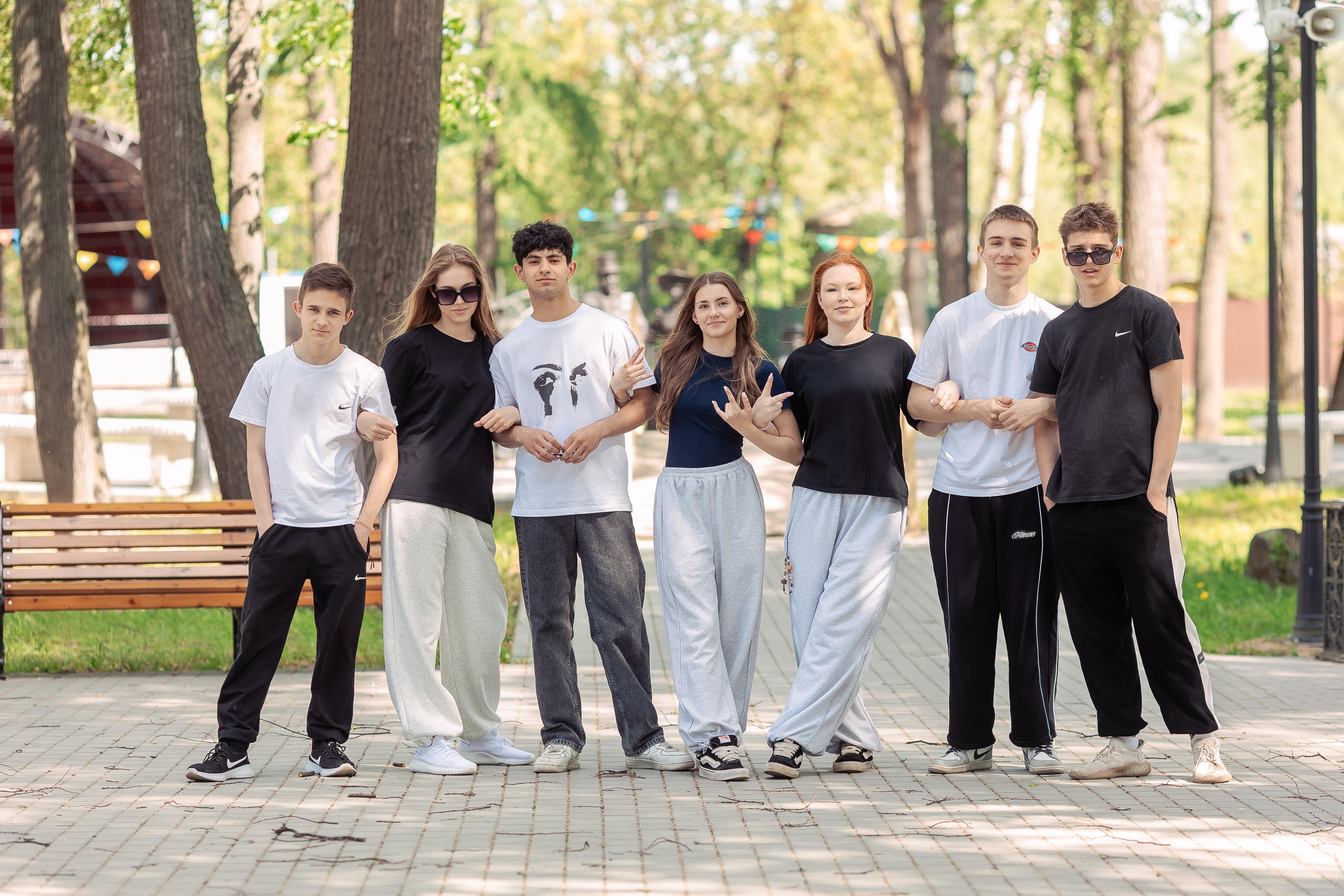 Позирование группы. Выпускные альбомы для детского сада и школы