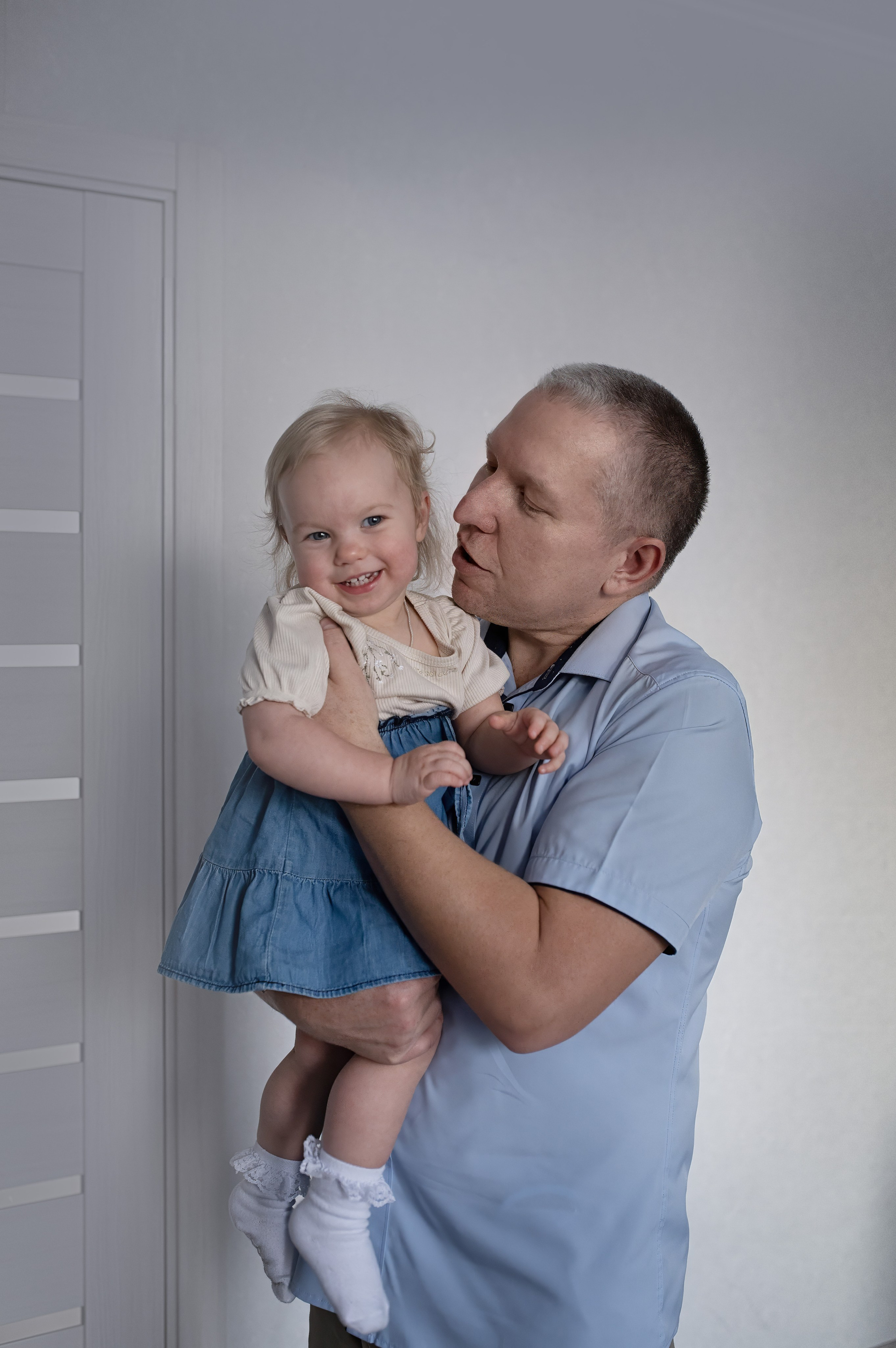 Семья Ляминых дома. Фотографы крещения/венчания  Красноярск Татьяна и Вячеслав Переваловы