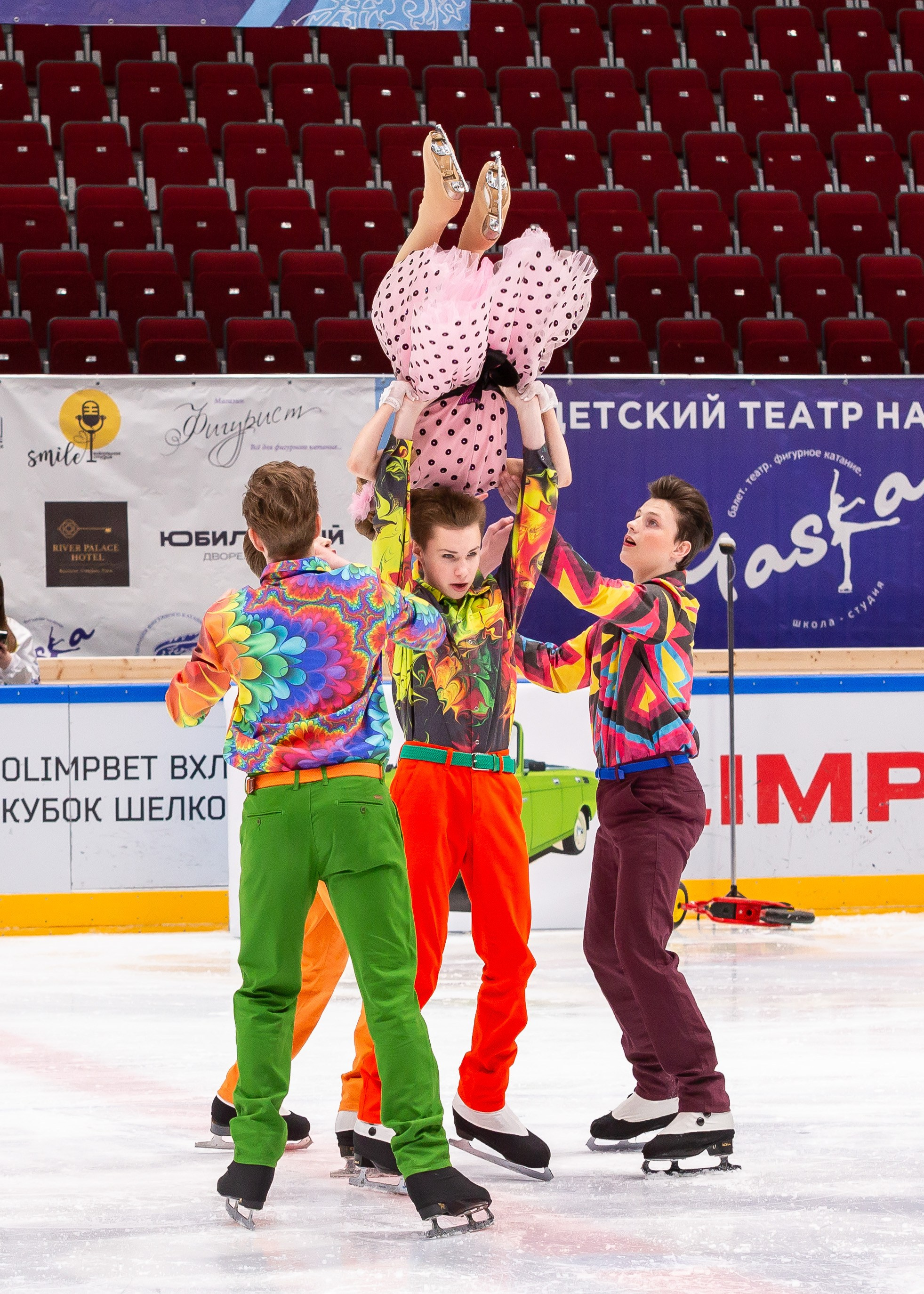 VII Ежегодный фестиваль массовых танцев на льду и фигурного катания «Петровский лёд» Санкт-Петербург 2024. Репортажный фотограф в Москве