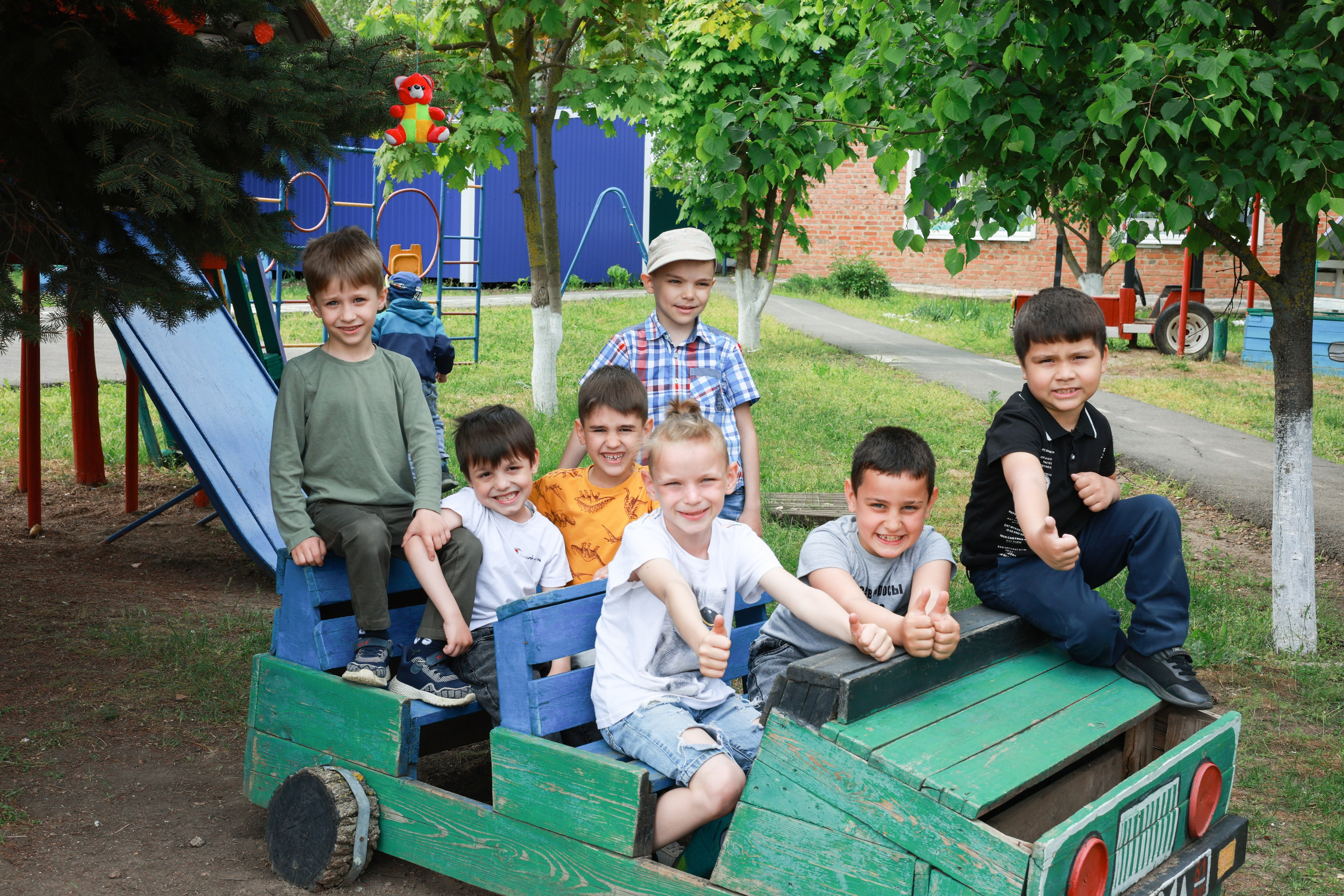 Выпускные съемки «Детский сад» Групповые фото. «ФотоЛерия» ФОТОГРАФ ВЫПУСКНЫЕ АЛЬБОМЫ