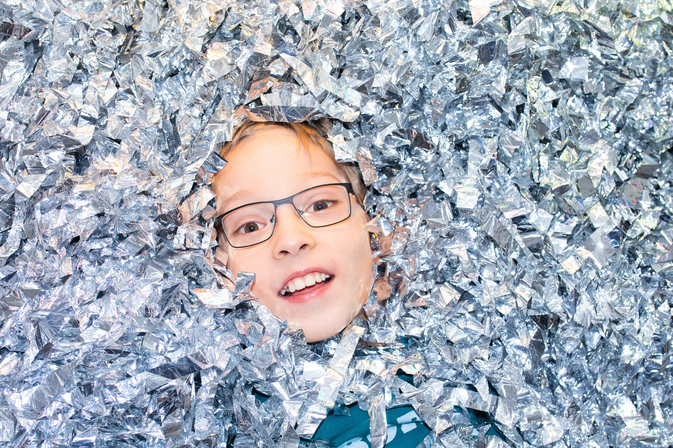 Гринч или как выключили свет в лофте вечером) атмосферные фото детского праздника со свечами и фонариками. Фотограф в Новосибирске Ася Зверева