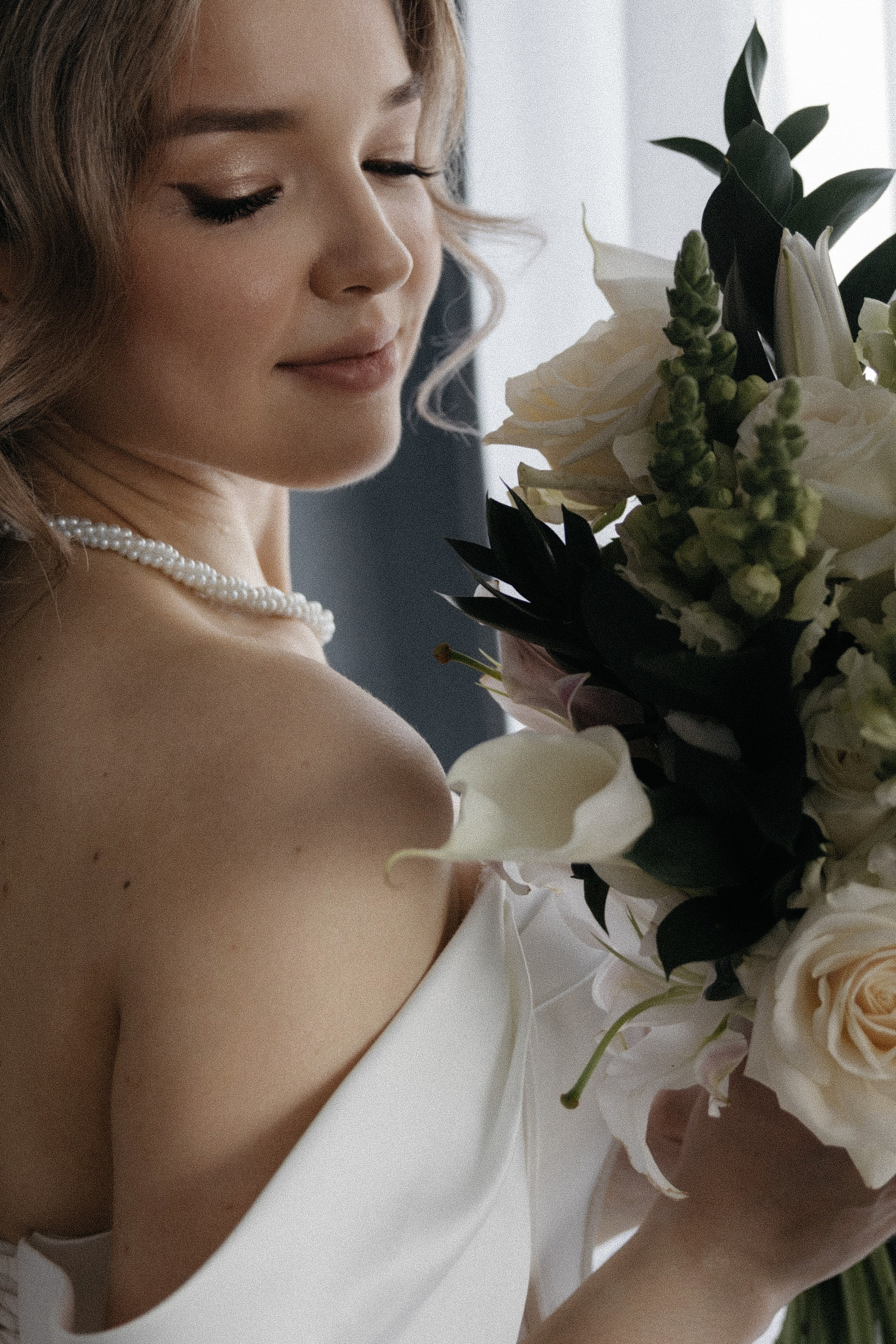 Свадебная фотосессия в стильном лифте элитного дома Москвы