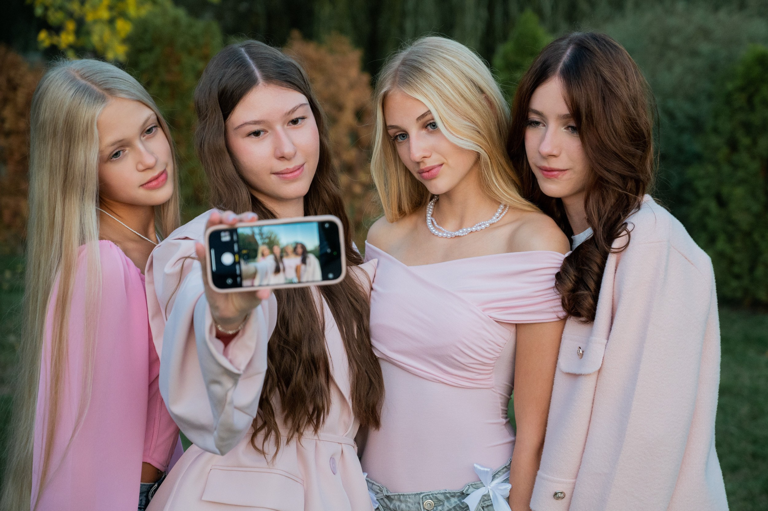 В парке. Выпускные альбомы и Школьный фотограф в Алексеевке, Бирюче, Красном