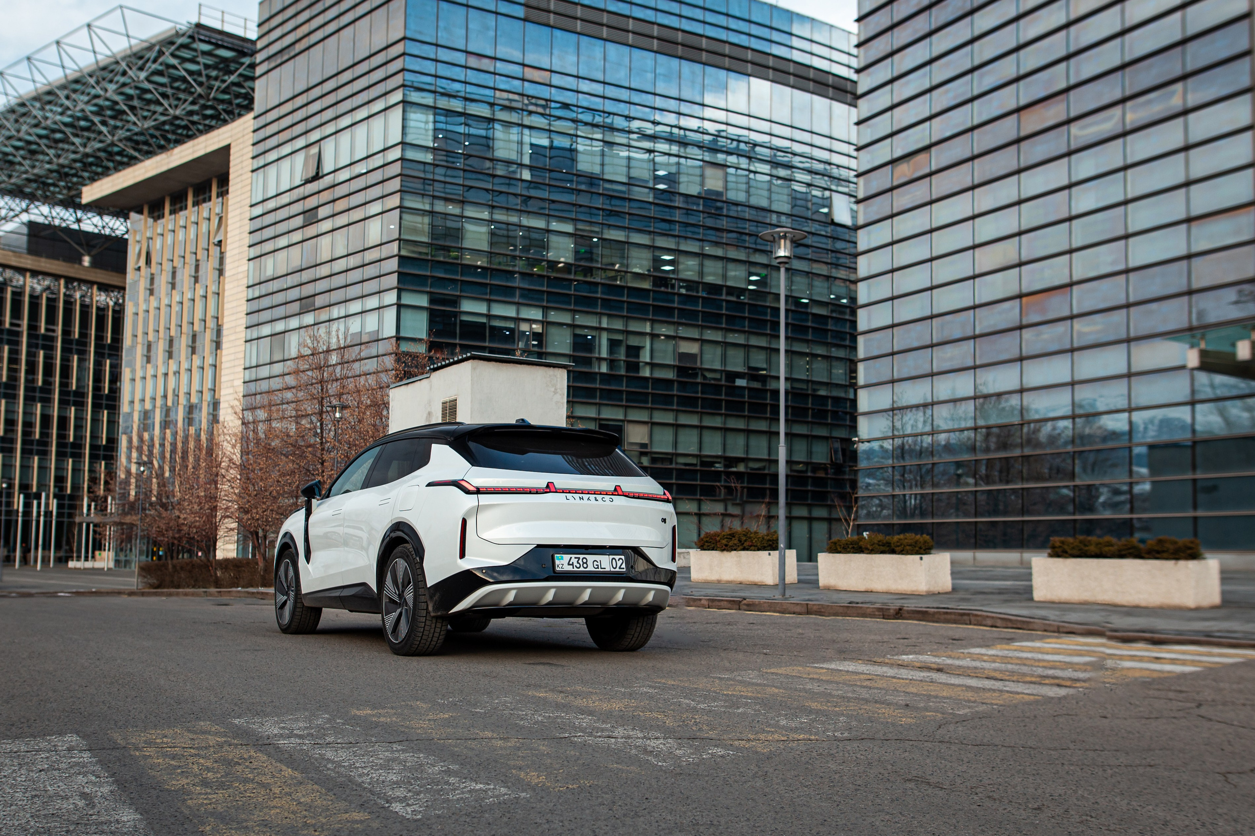 Lynk&Co 08 EM-P. Рекламный и портретный фотограф в Алматы — Серекпаев Танирхан