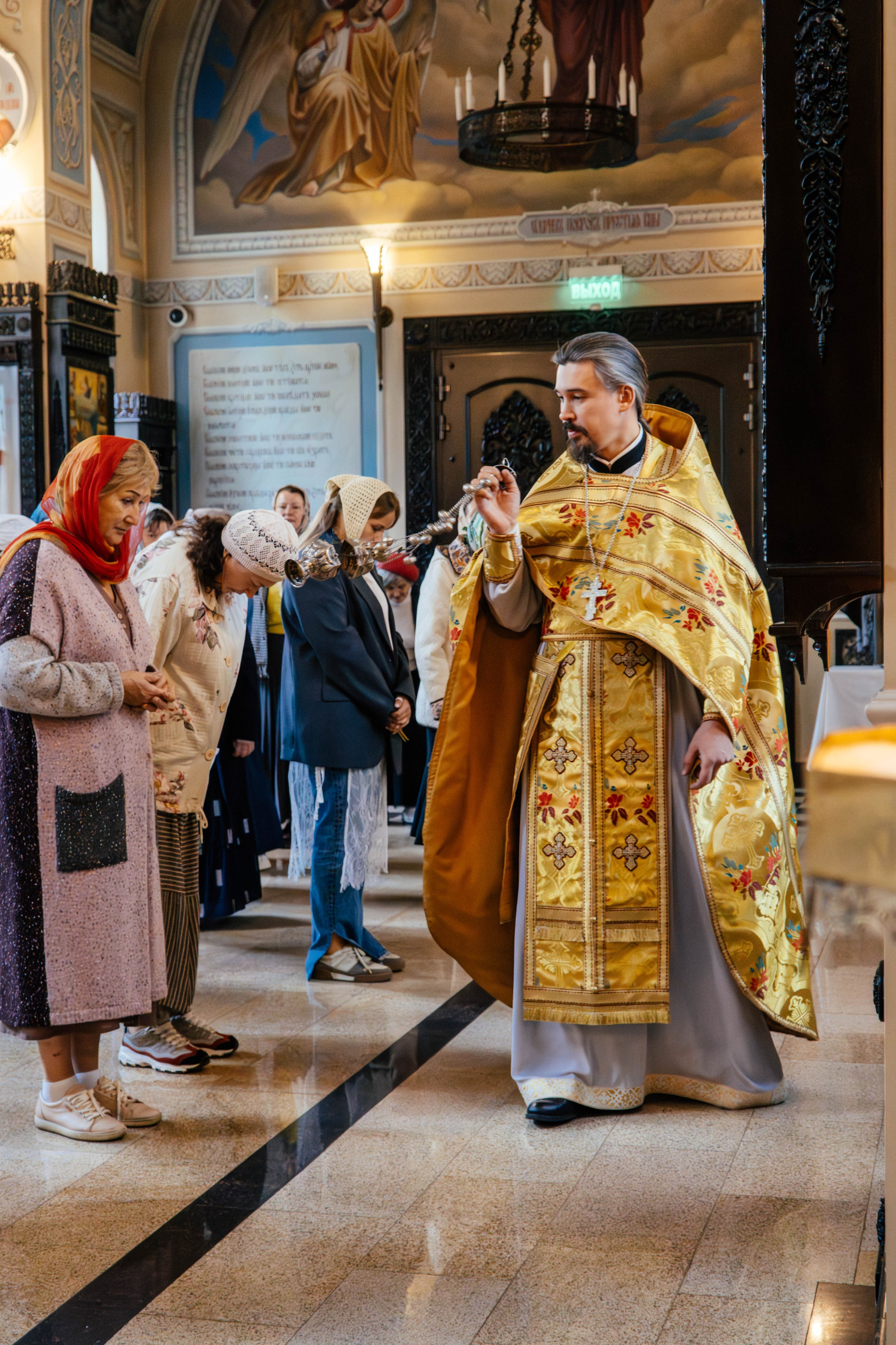 Литургия в храме блж. Ксении Петербургской д. Слобода. Фотограф Москва Валерия Веденина