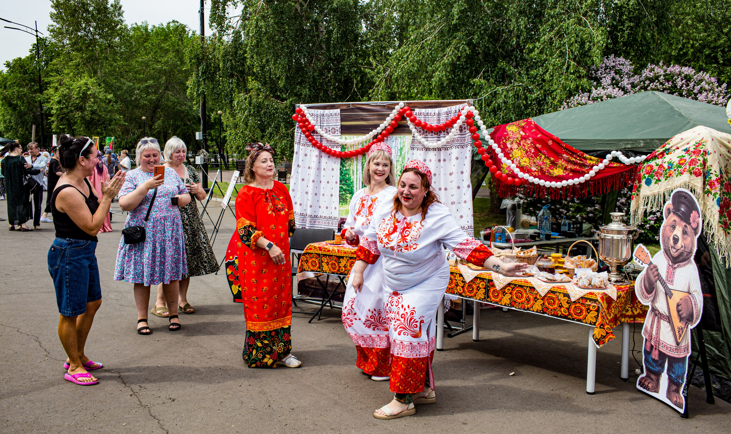 День России в Минусинске. Предметная фотография. Персональный сайт Сергея Ру. город Минусинск