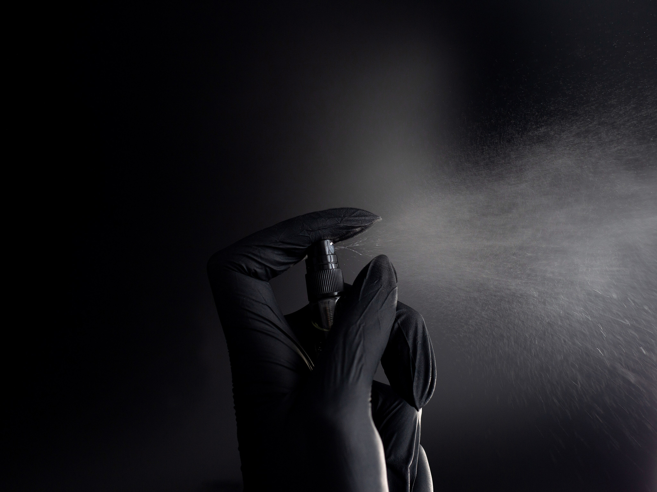 Парфюм в темных тонах. Фотограф для различных событий, проектов, маркетплейсов, сайтов и мероприятий в Екатеринбурге