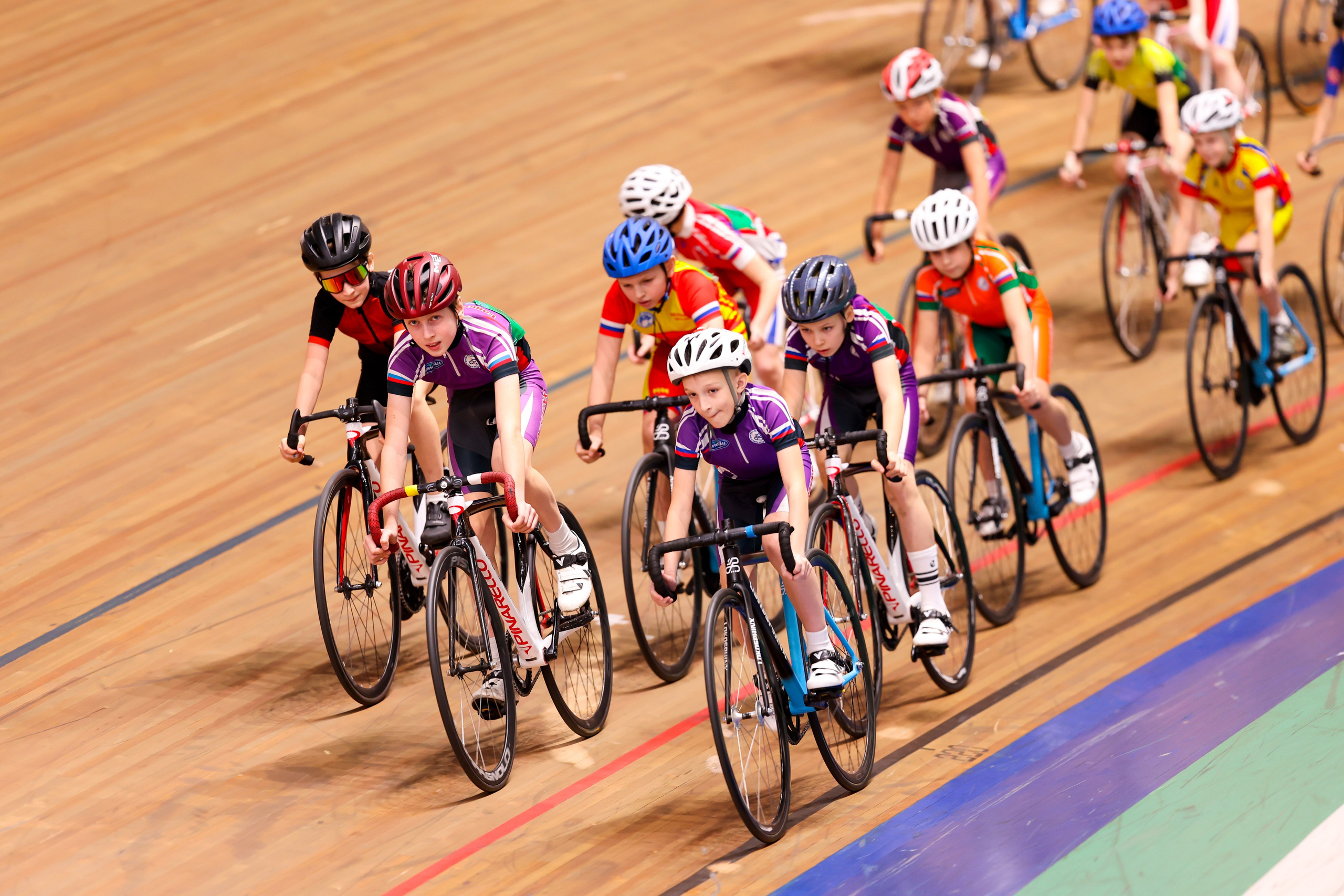 Пятый этап Региональных соревнований по велоспорту на треке (Гит, Скретч) 15.03.2025. Спортивный и репортажный фотограф Антон Тереханов