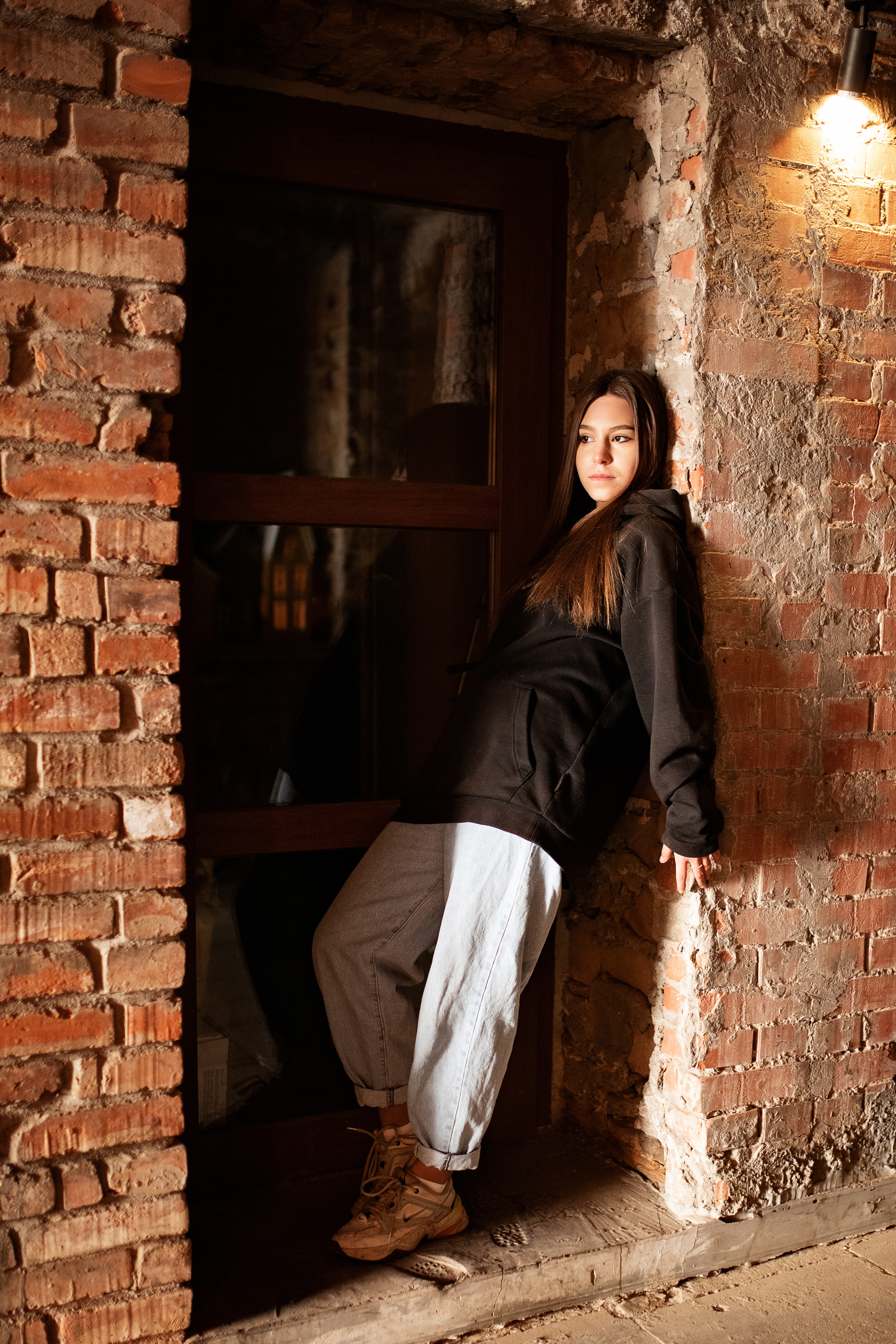 Индивидуальная фотосессия.  Кирпичная стена