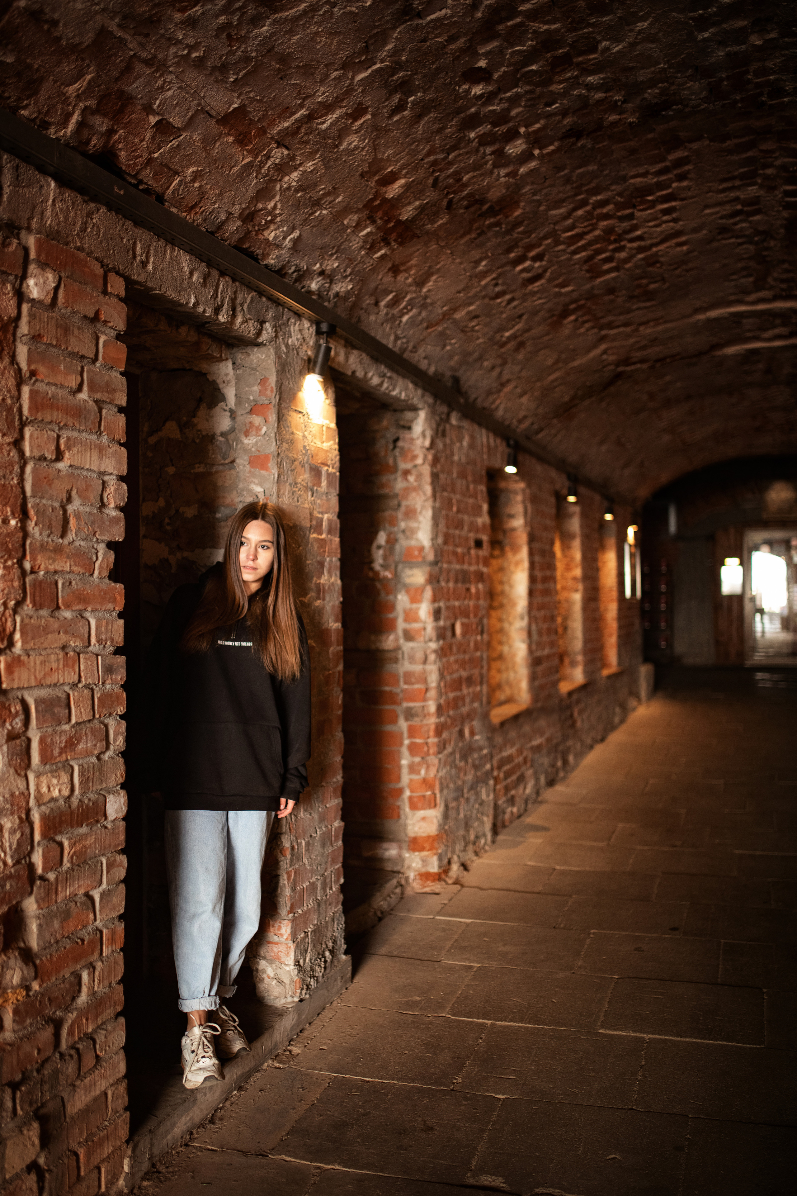 Индивидуальная фотосессия.  Кирпичная стена