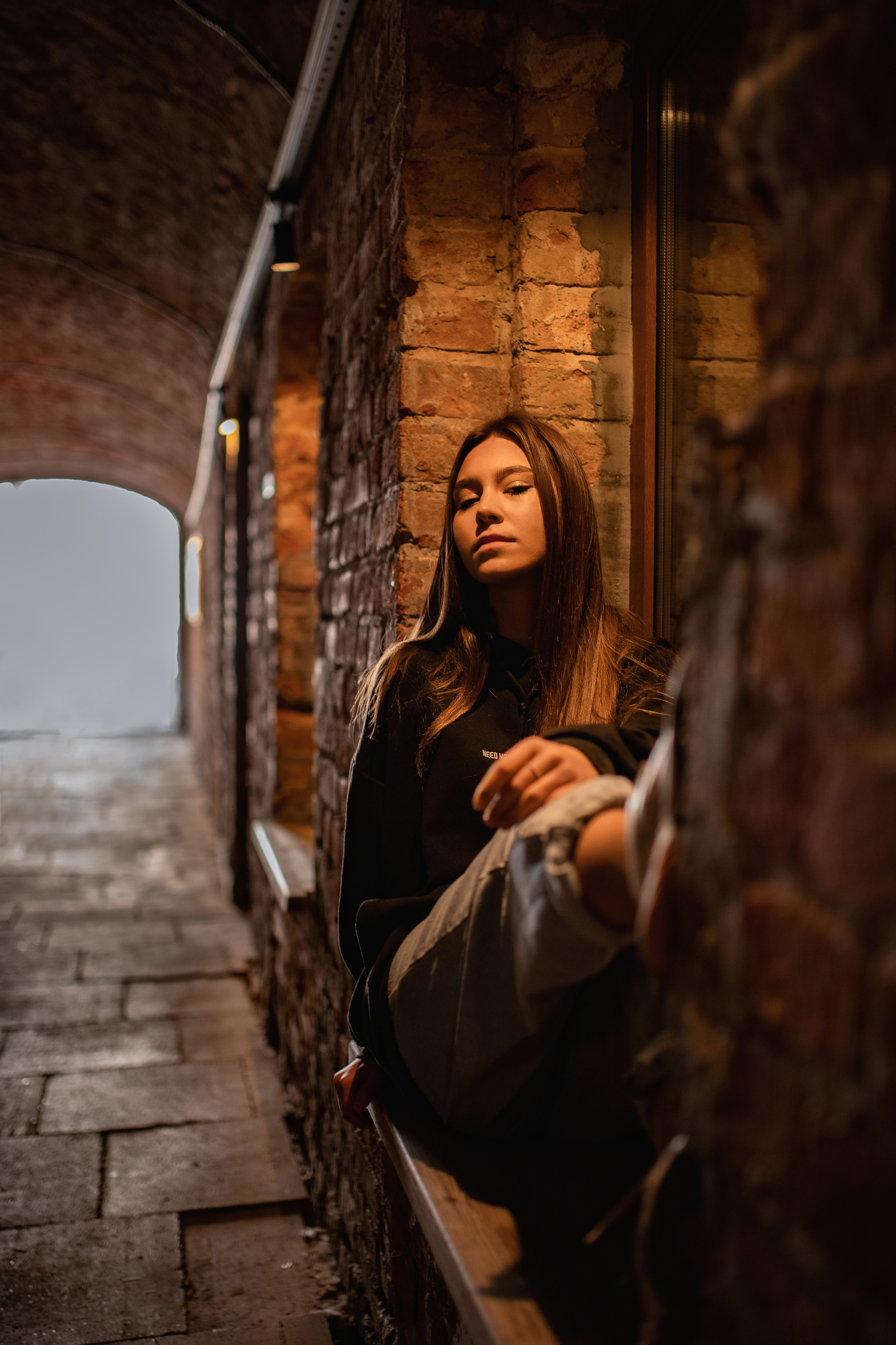 Индивидуальная фотосессия.  Кирпичная стена