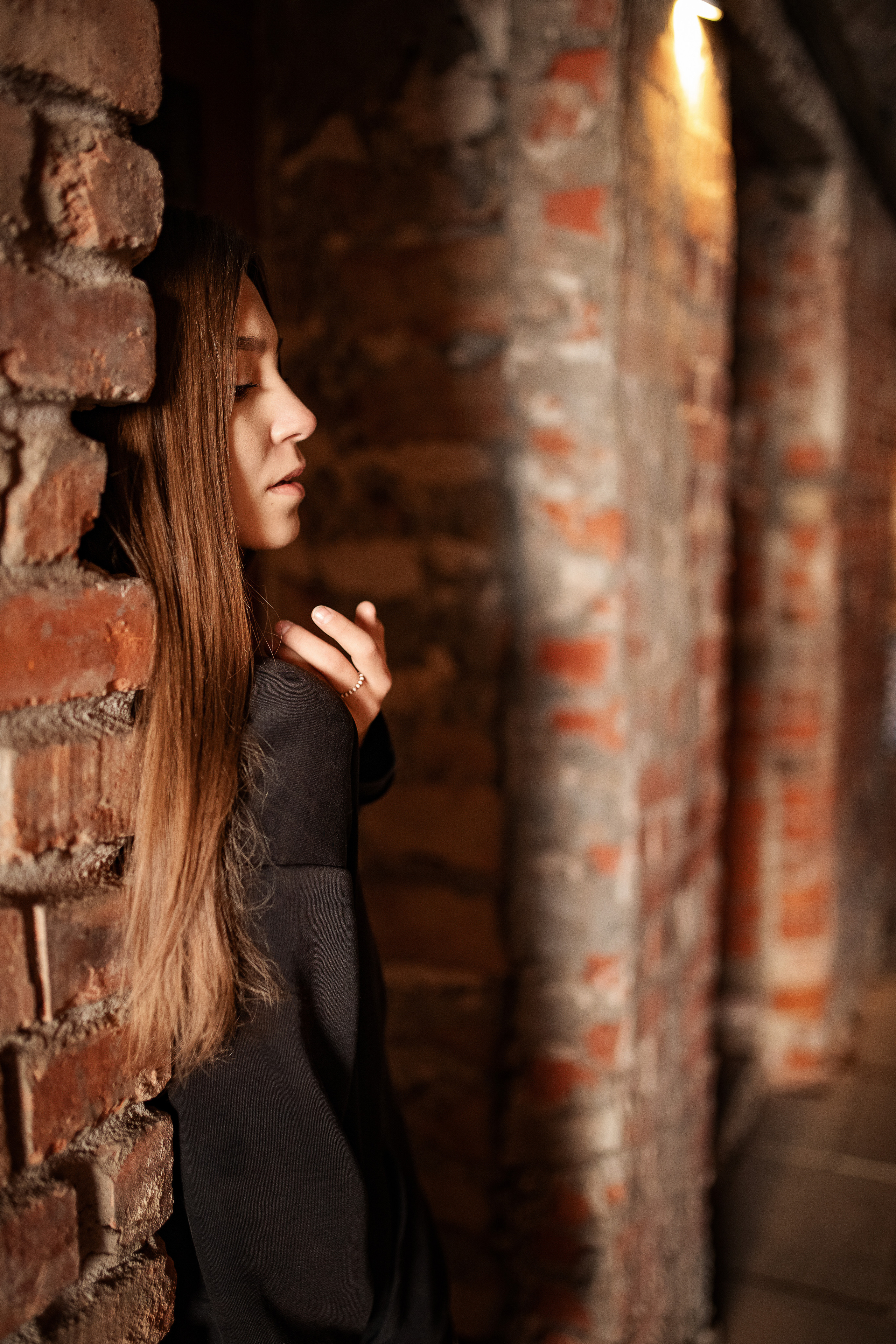 Индивидуальная фотосессия.  Кирпичная стена