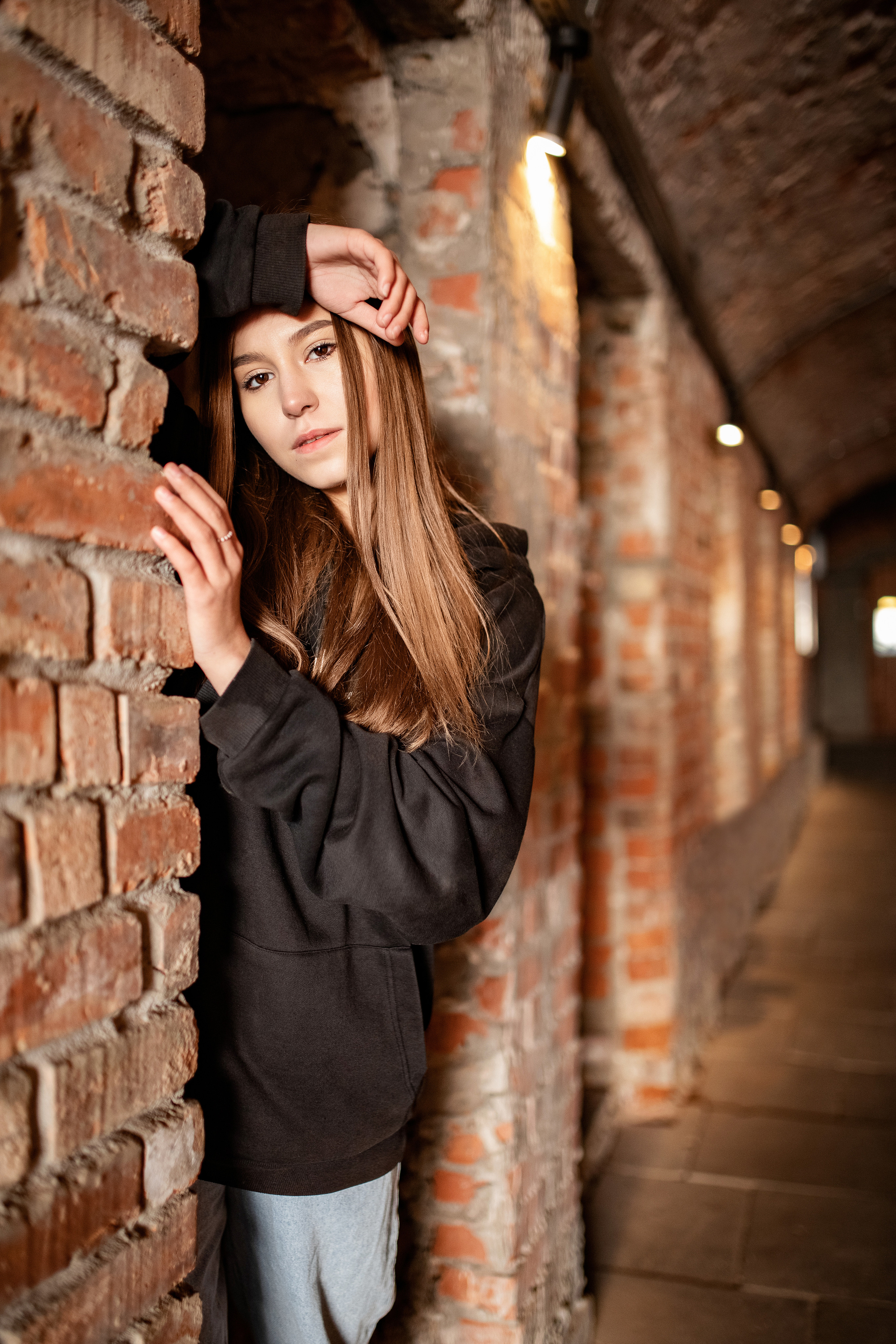 Индивидуальная фотосессия.  Кирпичная стена