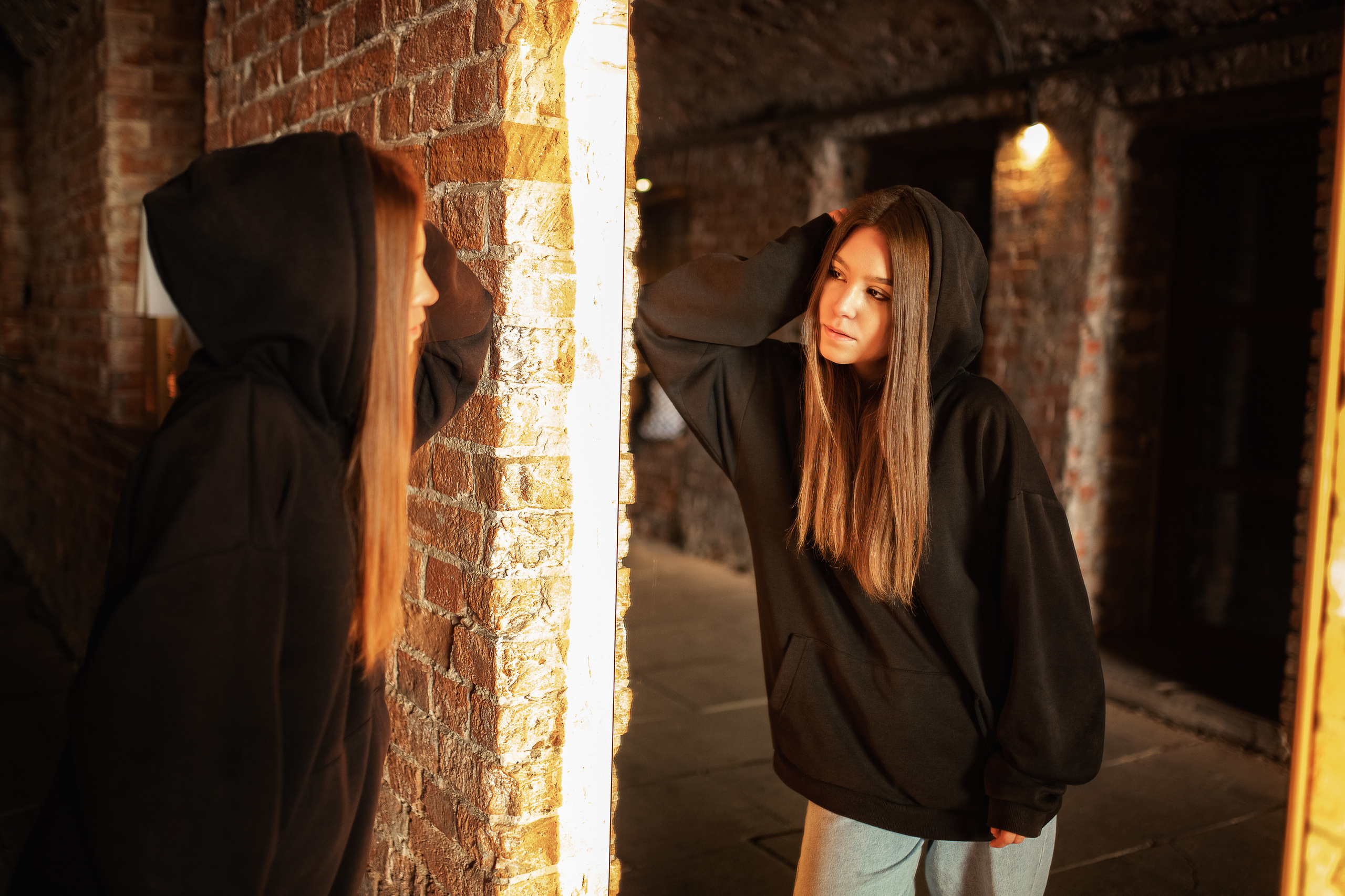 Индивидуальная фотосессия.  Кирпичная стена
