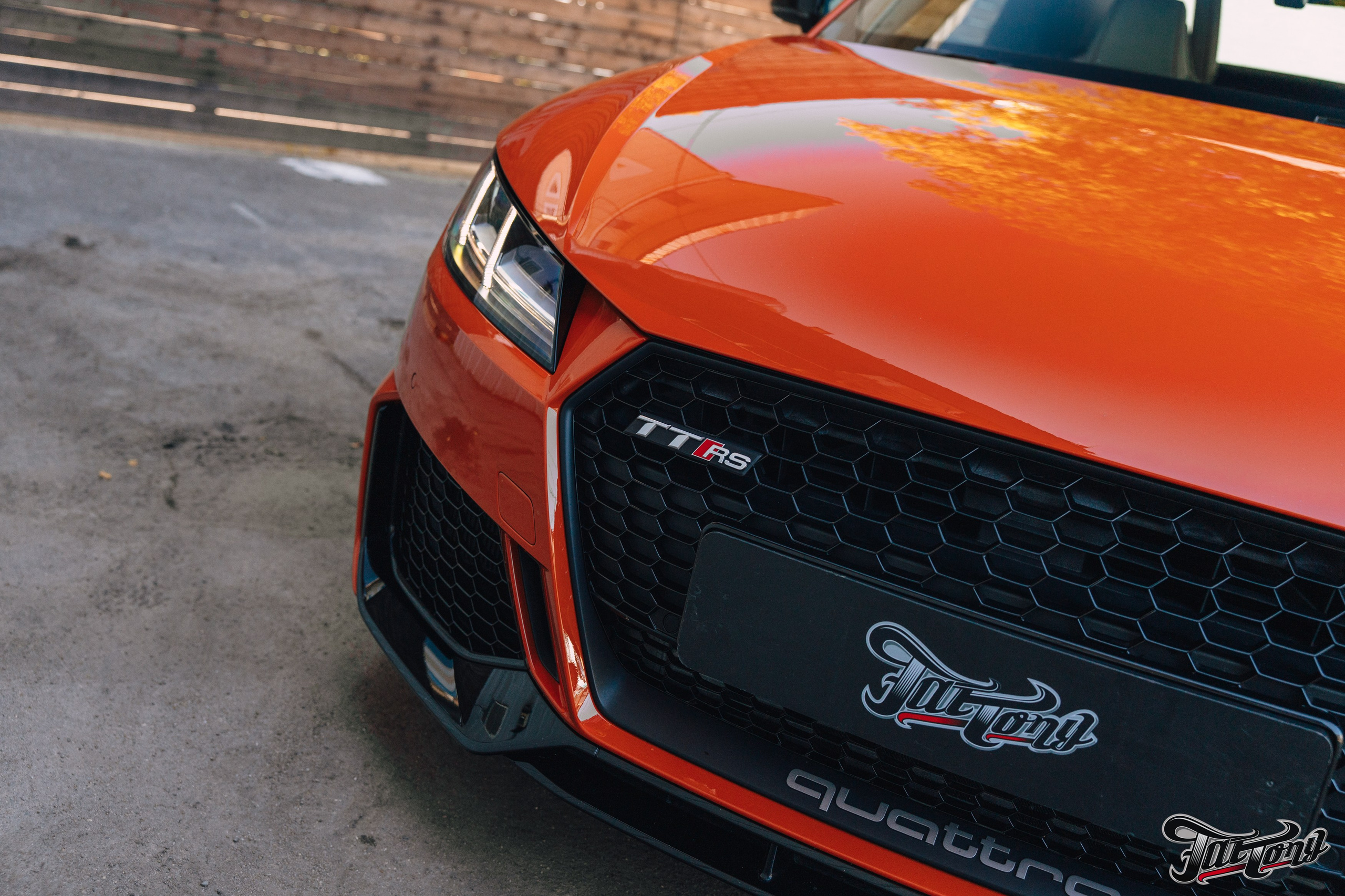 Audi TT мойка подвески, подкапотки и оклейка в прозрачный полиуретан. DeLorein