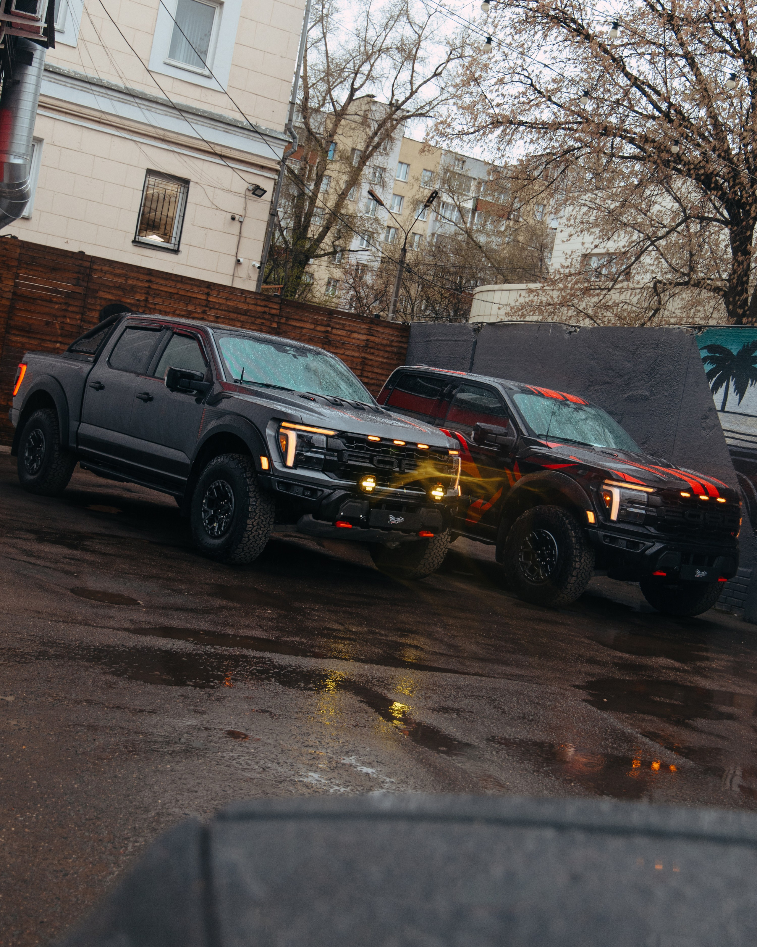 2x Ford Raptor R. DeLorein