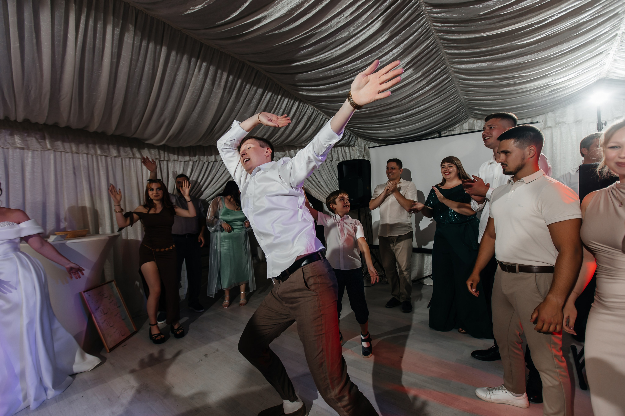 Анонс свадьбы Юлии и Игоря. Городская лавстори в Севастополе. Свадебный фотограф в Крыму и Севастополе Ольга Баскакова