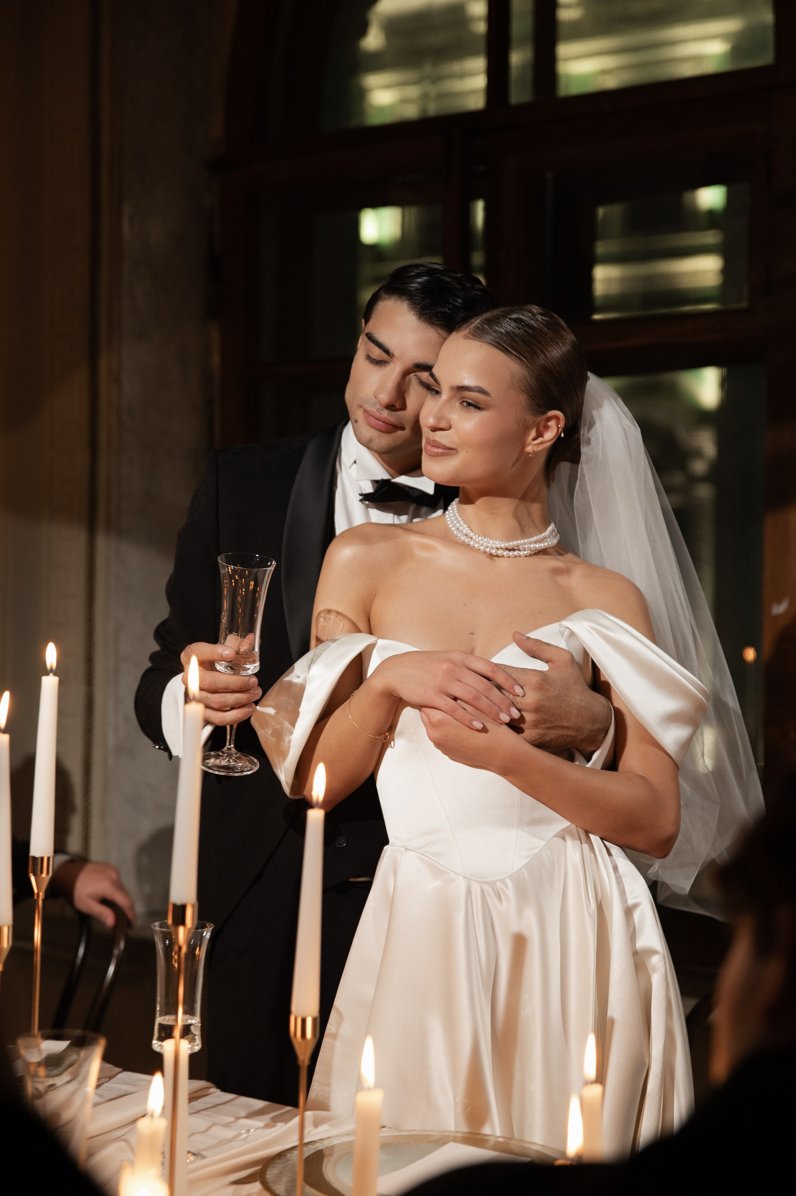 Камерный свадебный ужин при свечах в старинном особняке в фотостудии 21. Kult. Ярослава Ерина — свадебный фотограф в Москве