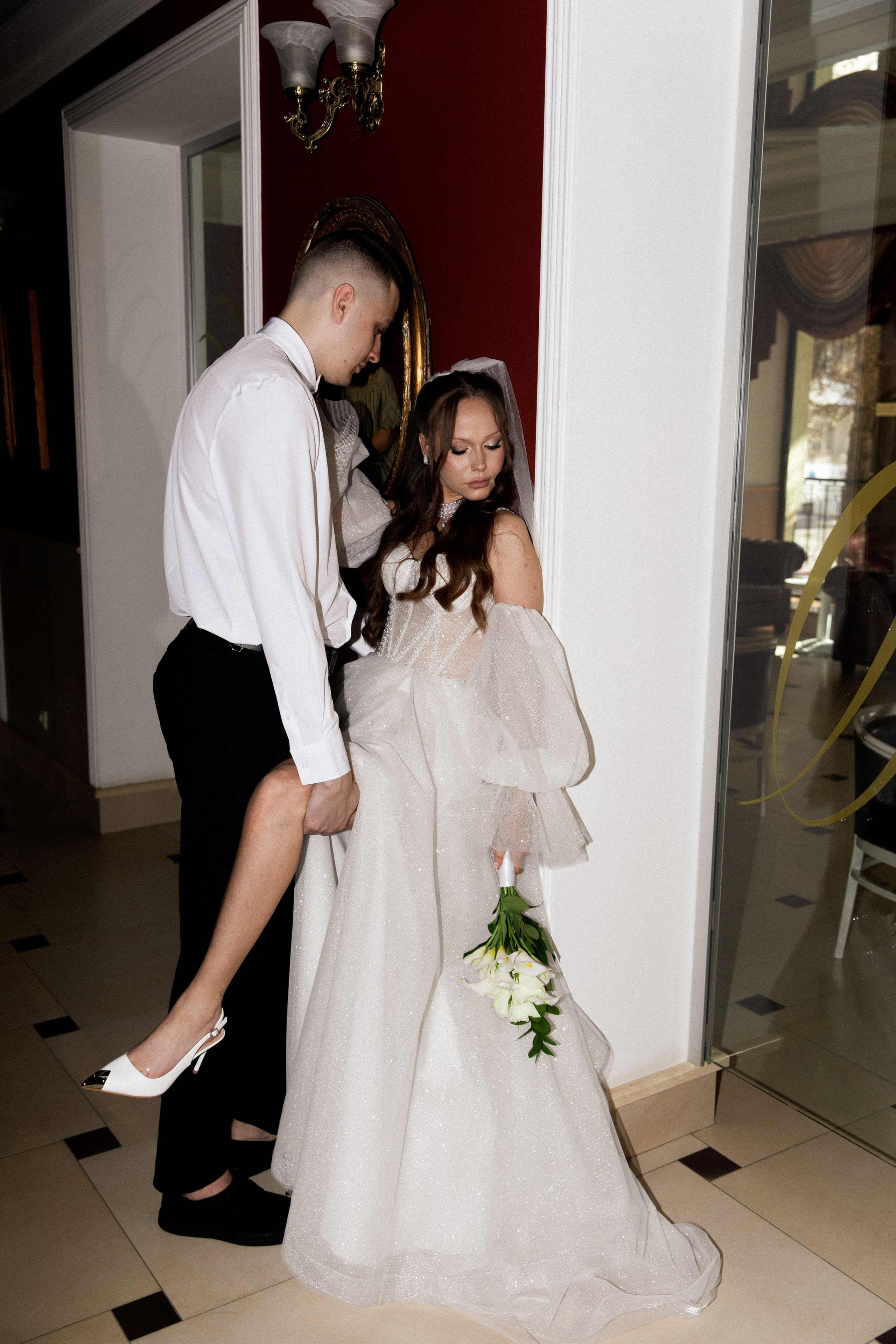 Меня зовут Александр Литвинчук и я свадебный фотограф в Саратове