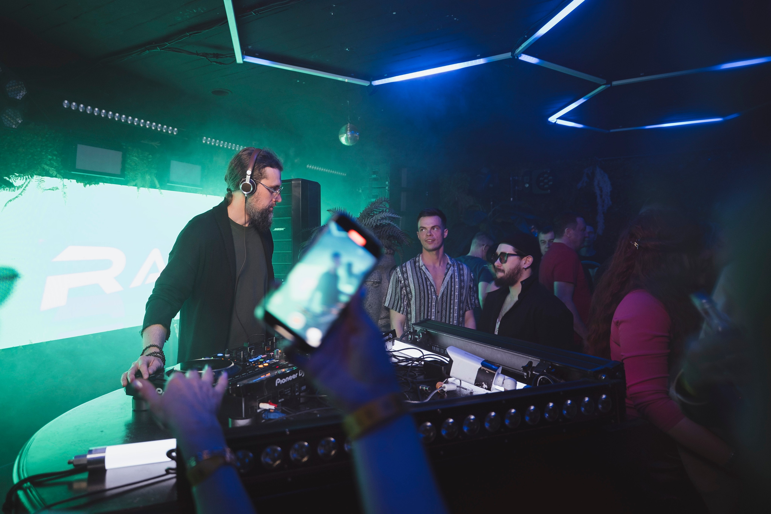 Embargo 30/03. Главная