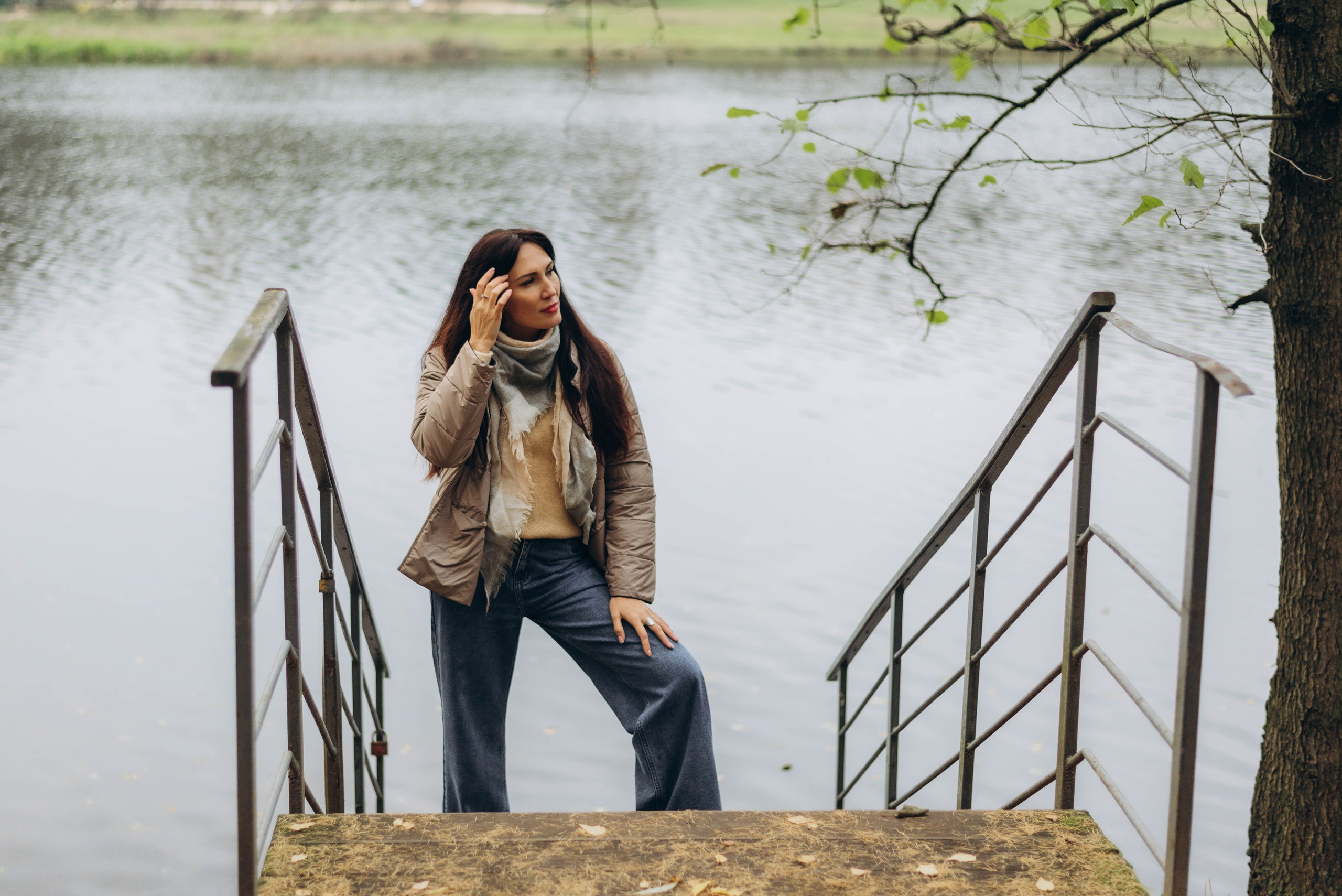 Прогулочная фотоссесия для девушки в парке. Семейный фотограф в Железнодорожном Масаева Елена