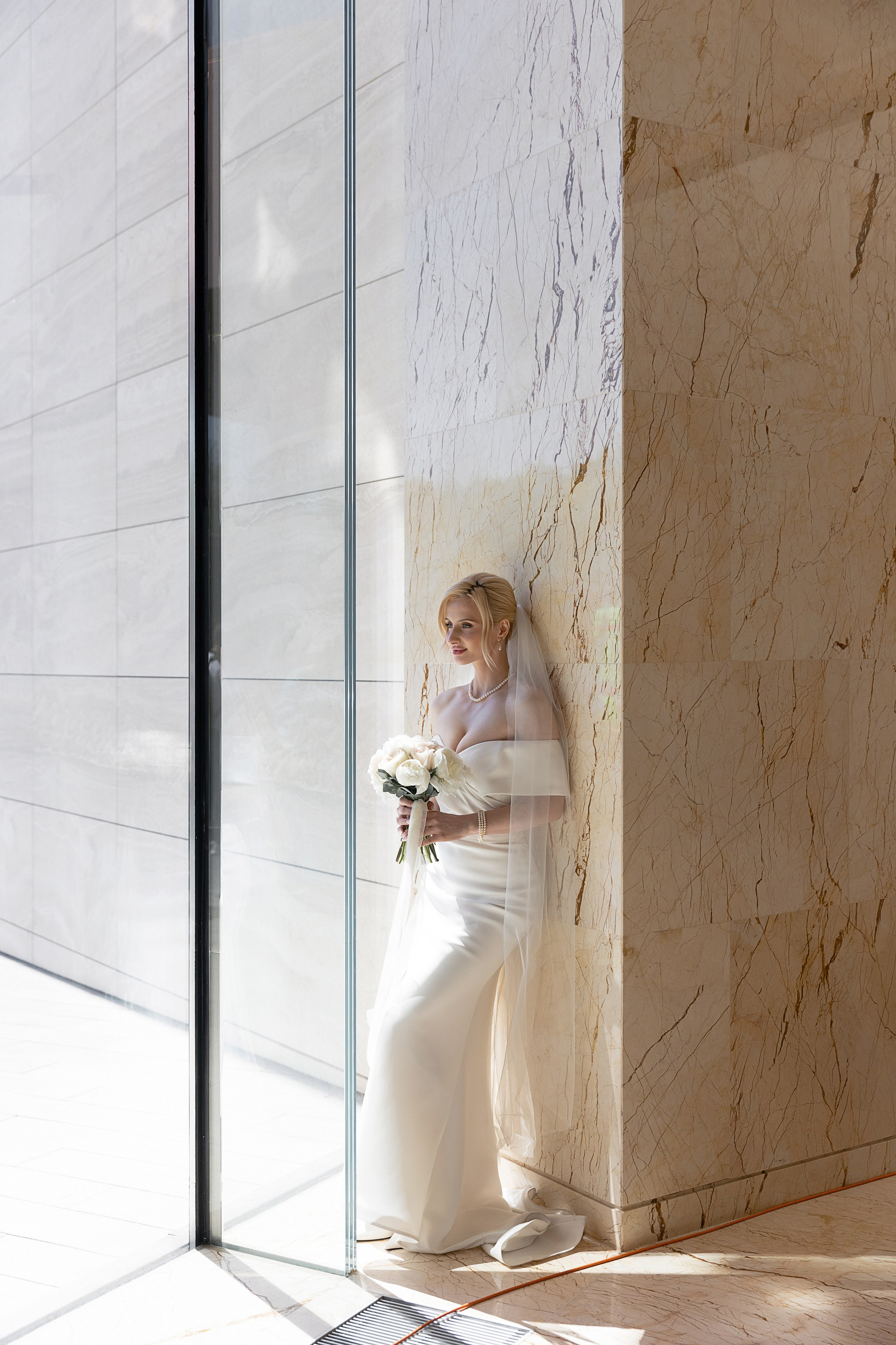 Свадебная фотосессия в Soluxe Hotel и роспись в Савеловском ЗАГСе. Свадебный фотограф в Москве Полина Лелетко