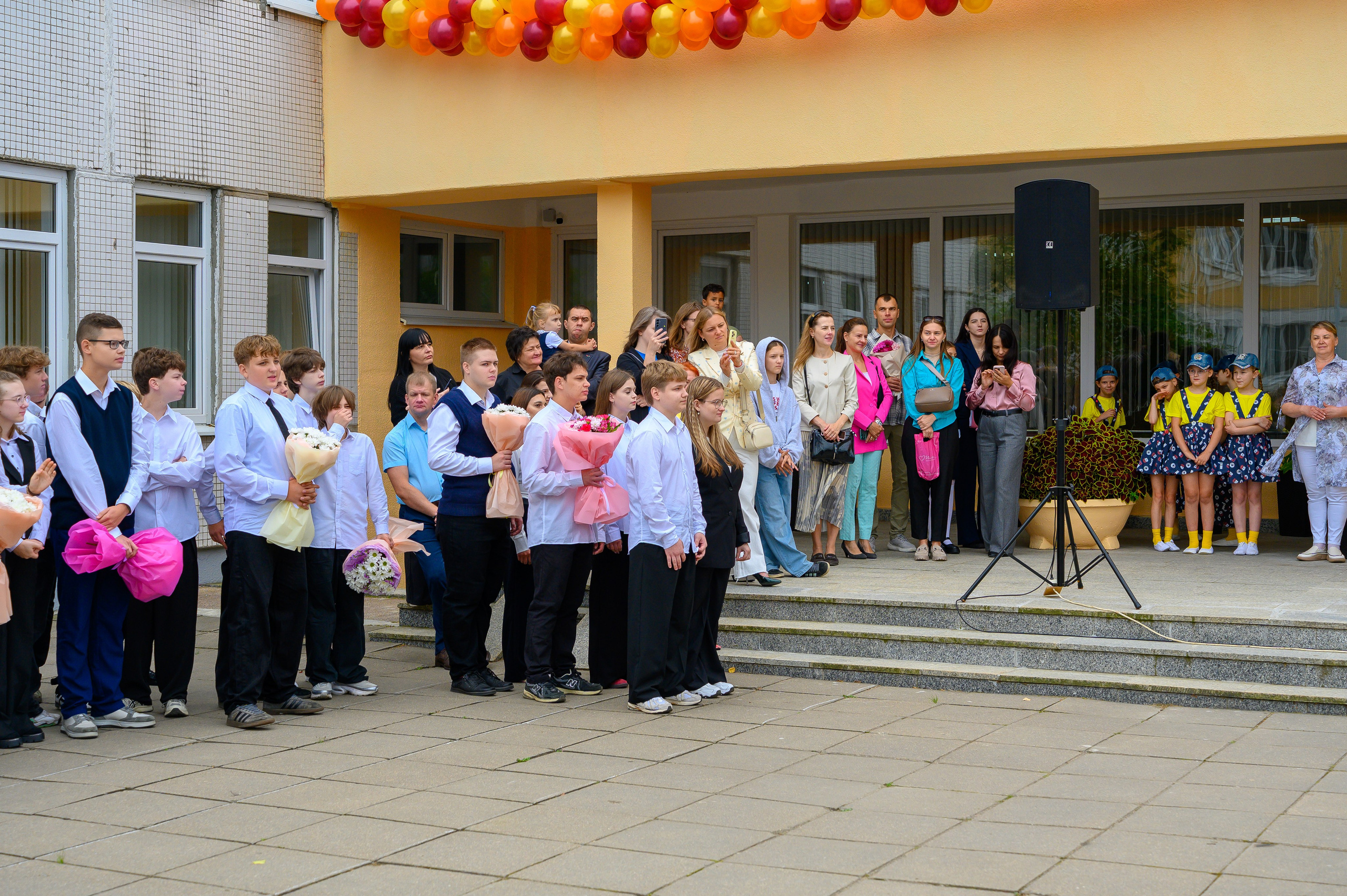 Вот звучит первый звонок, перед этим долгое приготовление к новому этапу в жизни, Яромир идет в школу. Фотоуслуги, услуги фотографа, фотографирование важных событий