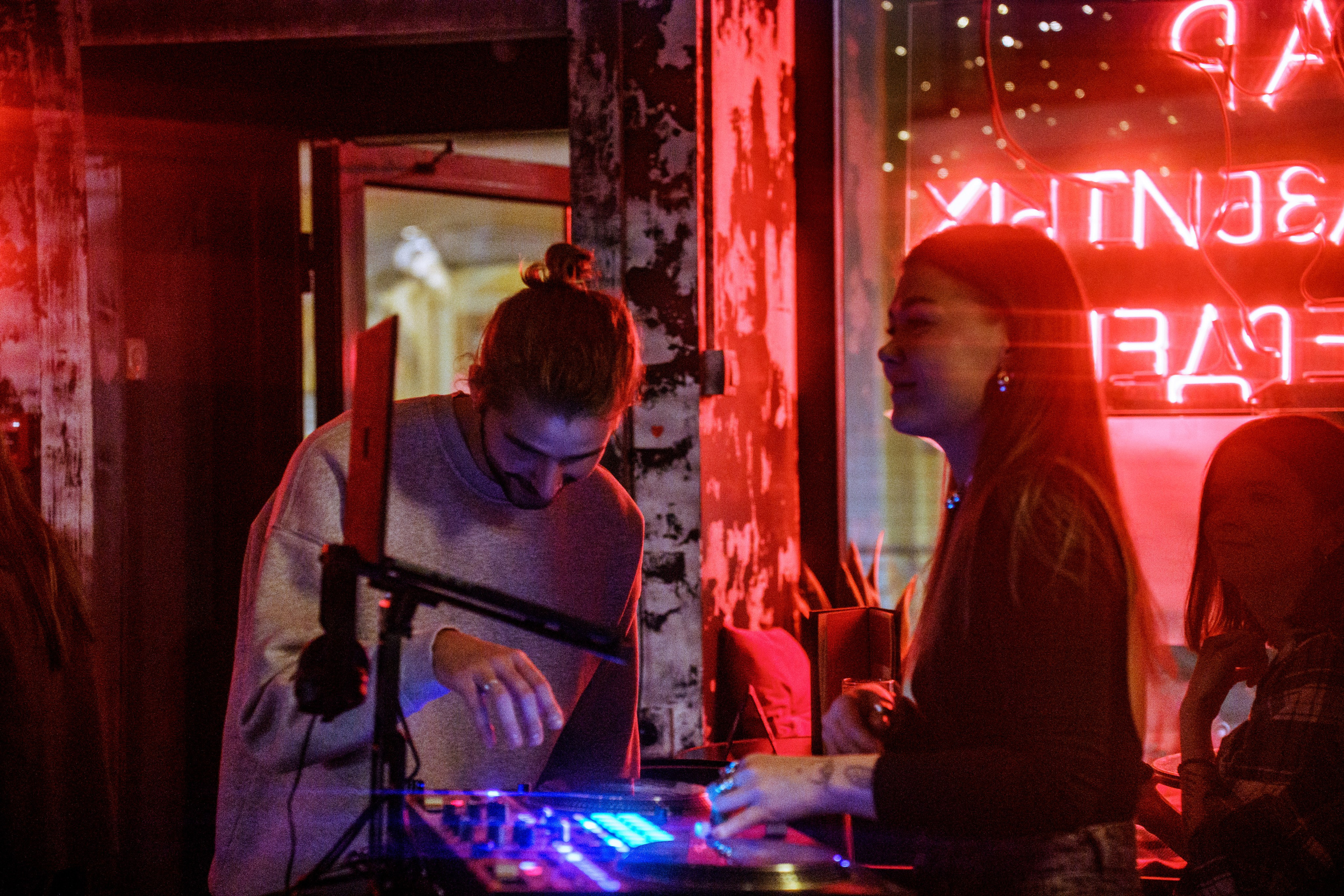 Из Сибири с любовью. Бар разбитых сердец. Концертный и репортажный фотограф в Санкт-Петербурге Слава Пахомов