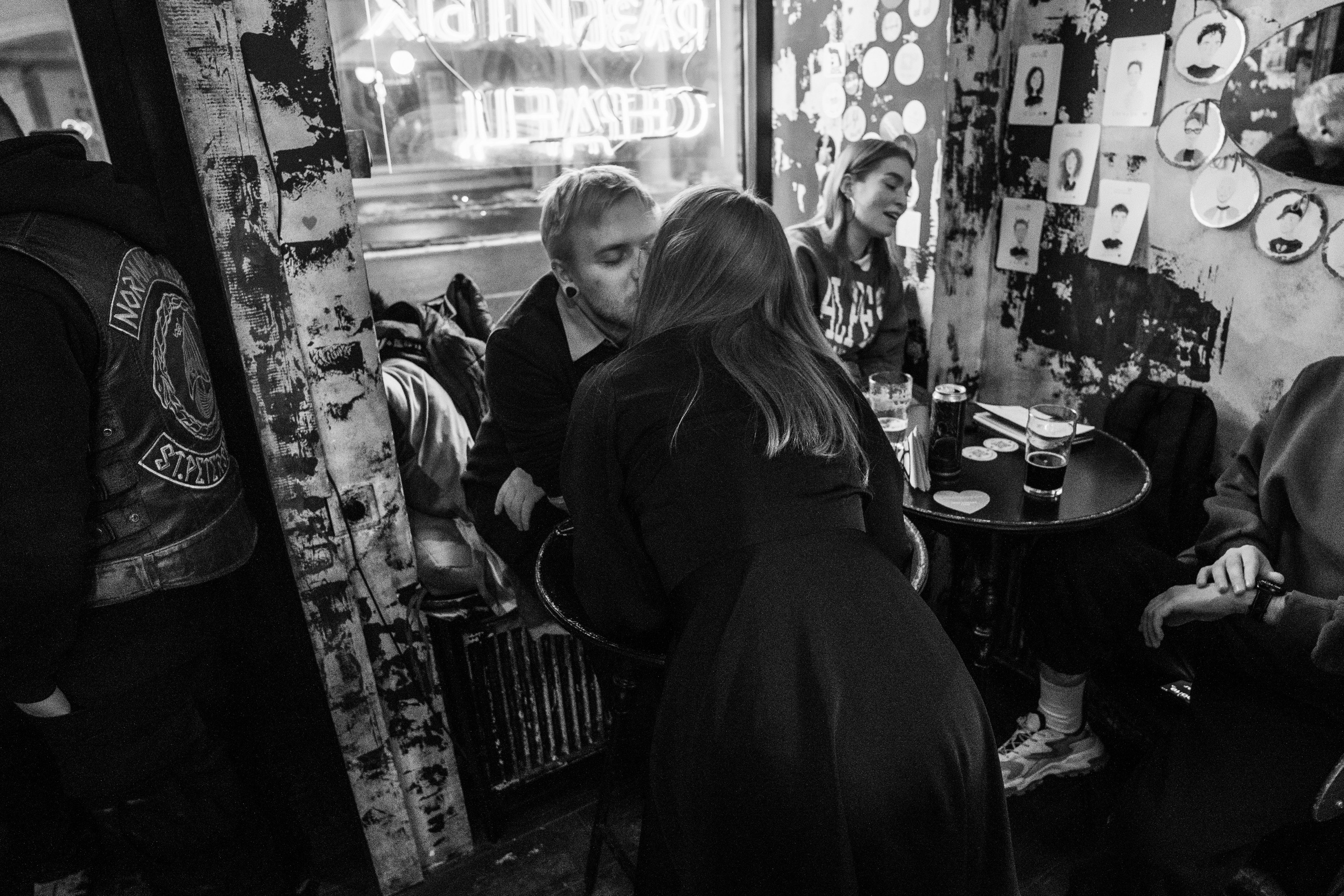 День святого Валентина в Баре разбитых сердец. Концертный и репортажный фотограф в Санкт-Петербурге Слава Пахомов