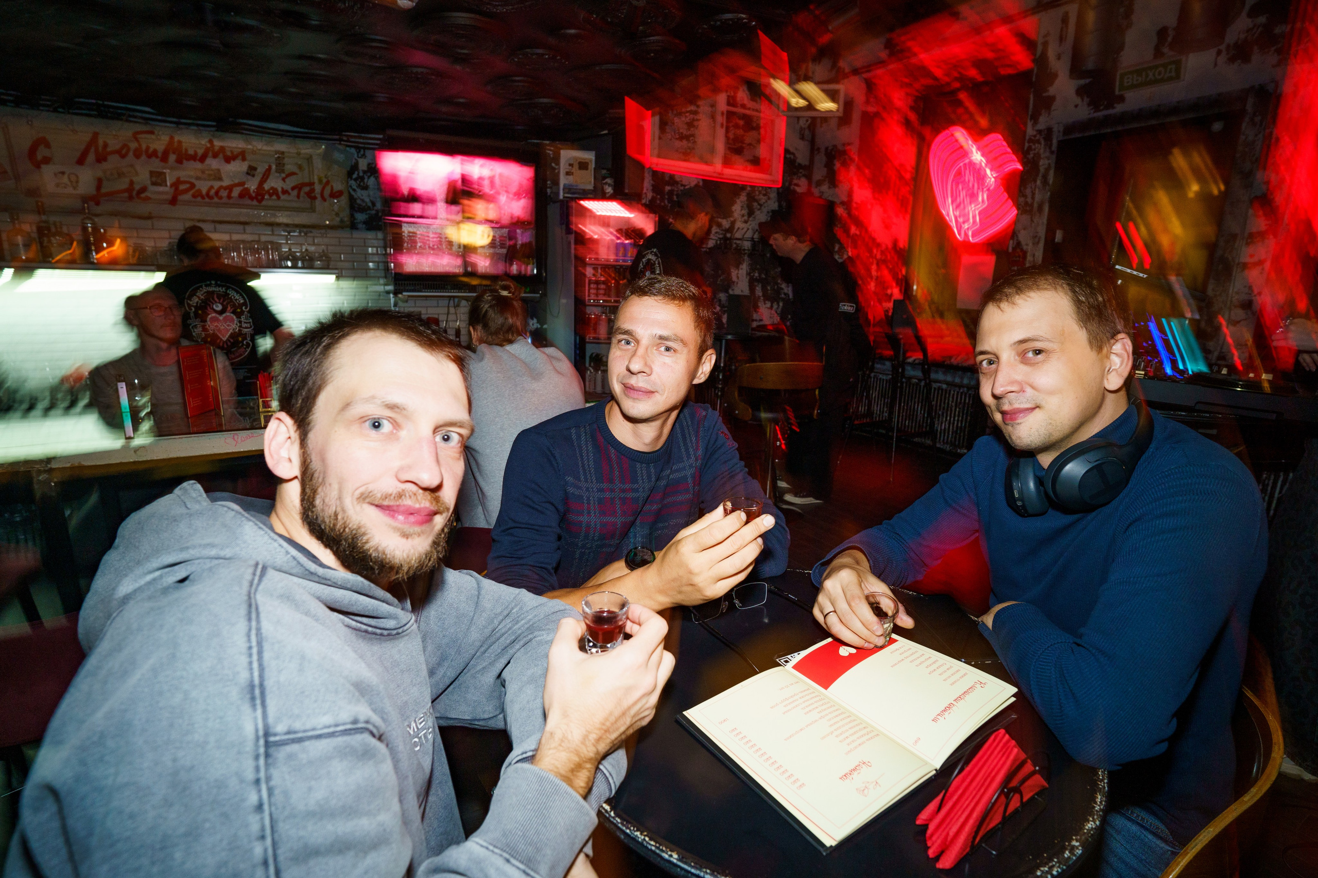 Из Сибири с любовью. Бар разбитых сердец. Концертный и репортажный фотограф в Санкт-Петербурге Слава Пахомов