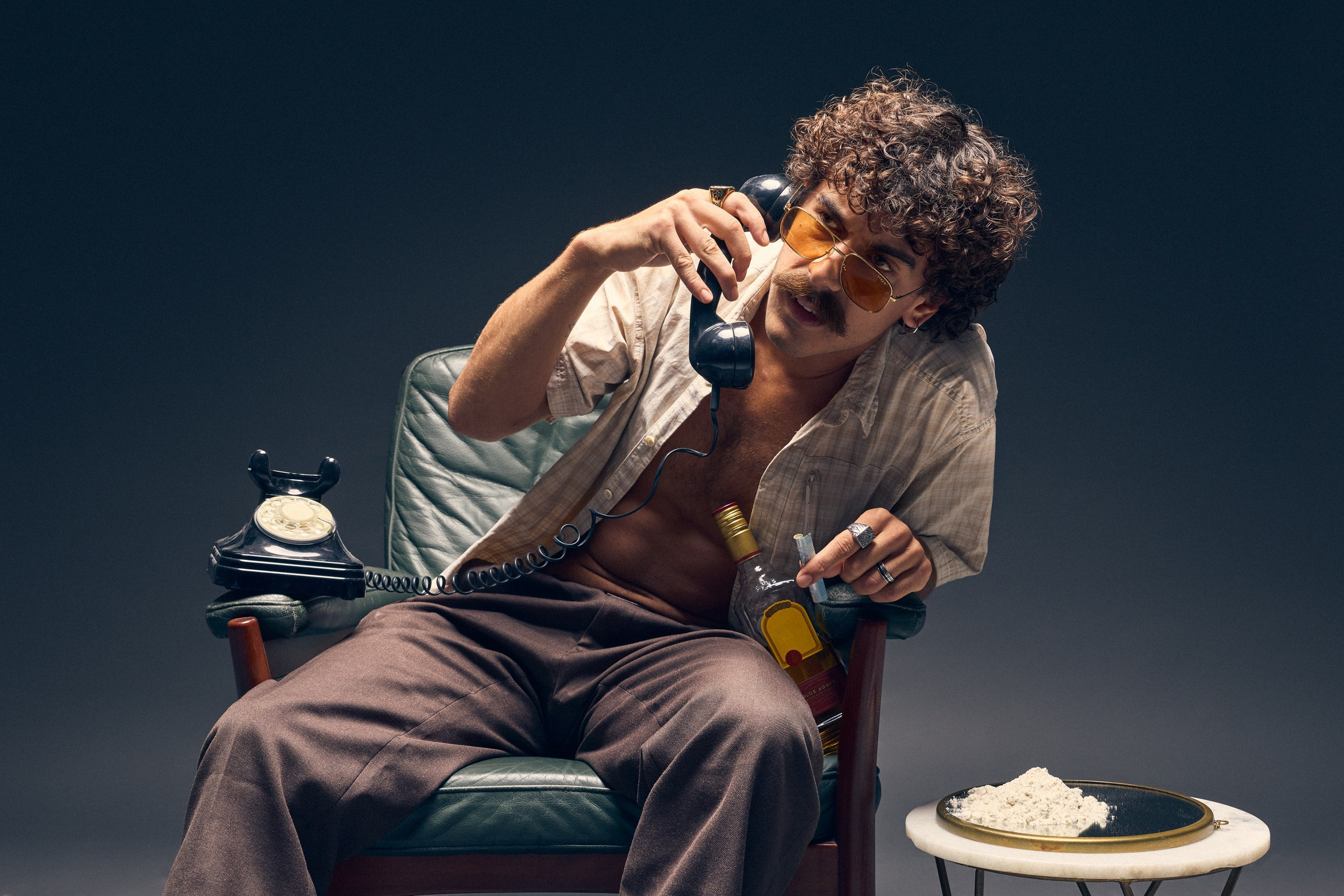 Editorial fashion portrait with vintage inspiration