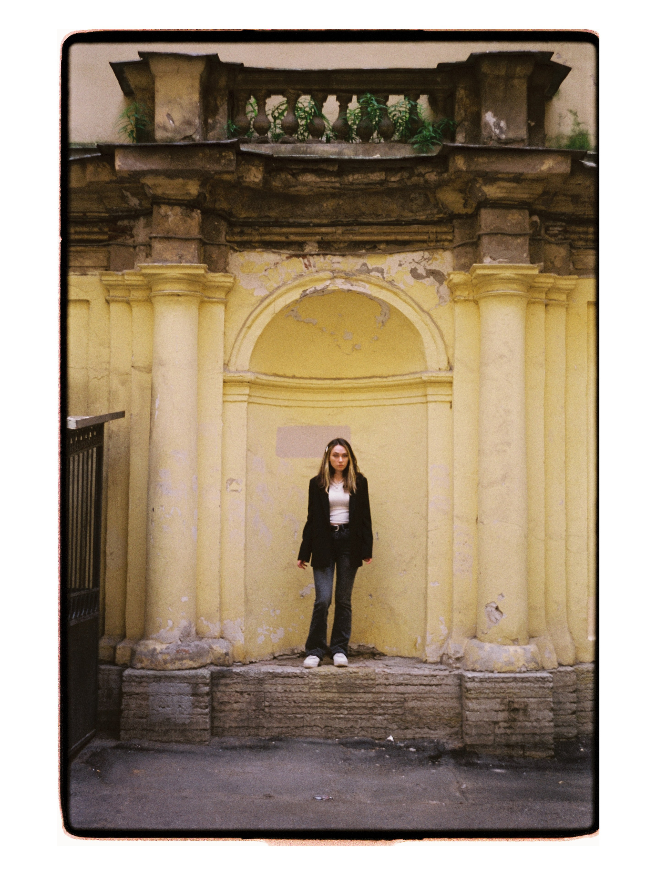 Прогулочная фотосессия на плёнку в Петербурге. Светлана Гопанюк. Портретный фотограф. Санкт-Петербург. СПб