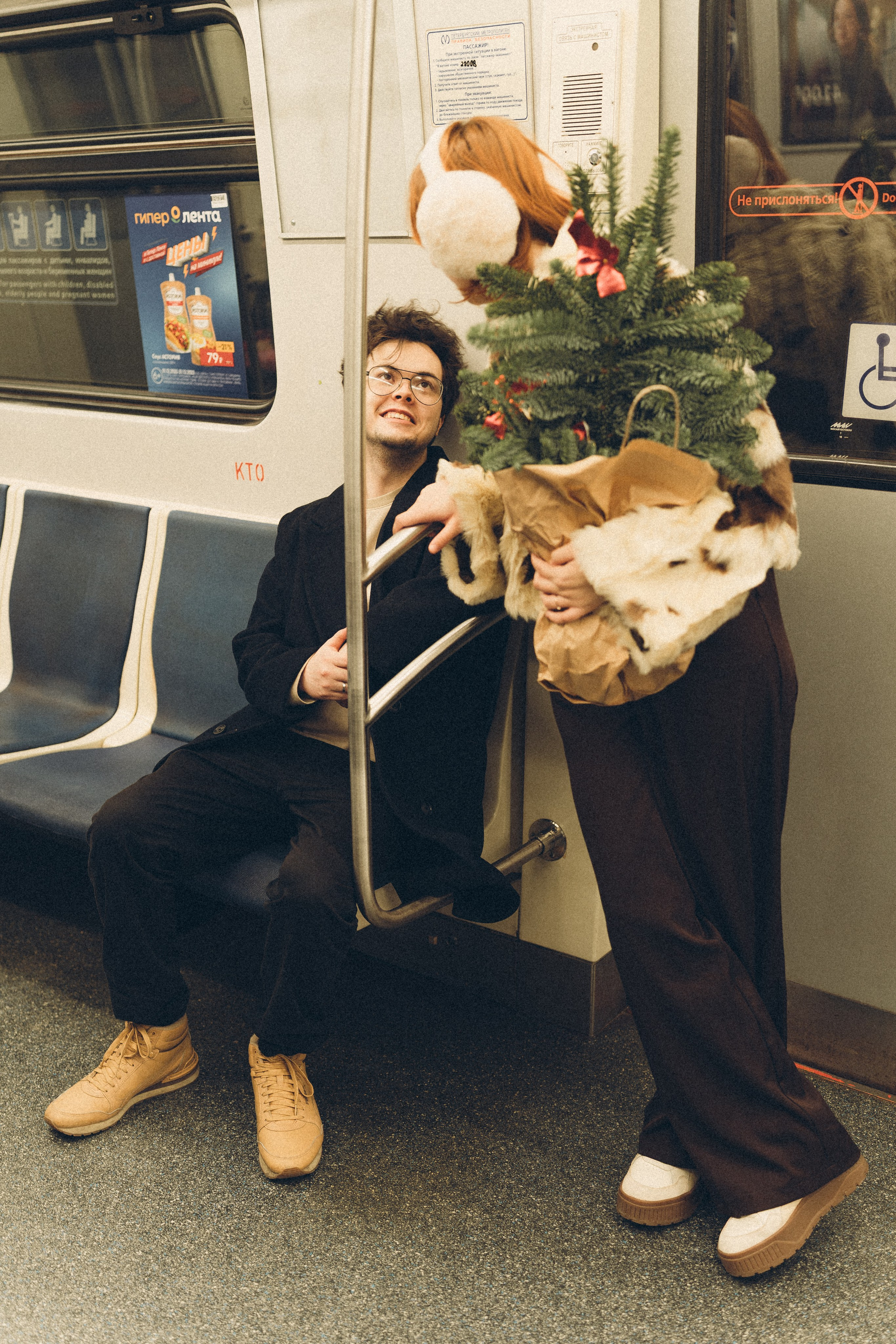 НОВОГОДНЯЯ ФОТОСЕСИИЯ ПАРЫ В МЕТРО ЛЮБОВЬ. Профессиональный фотограф, Санкт-Петербург — Виктория Богомолова