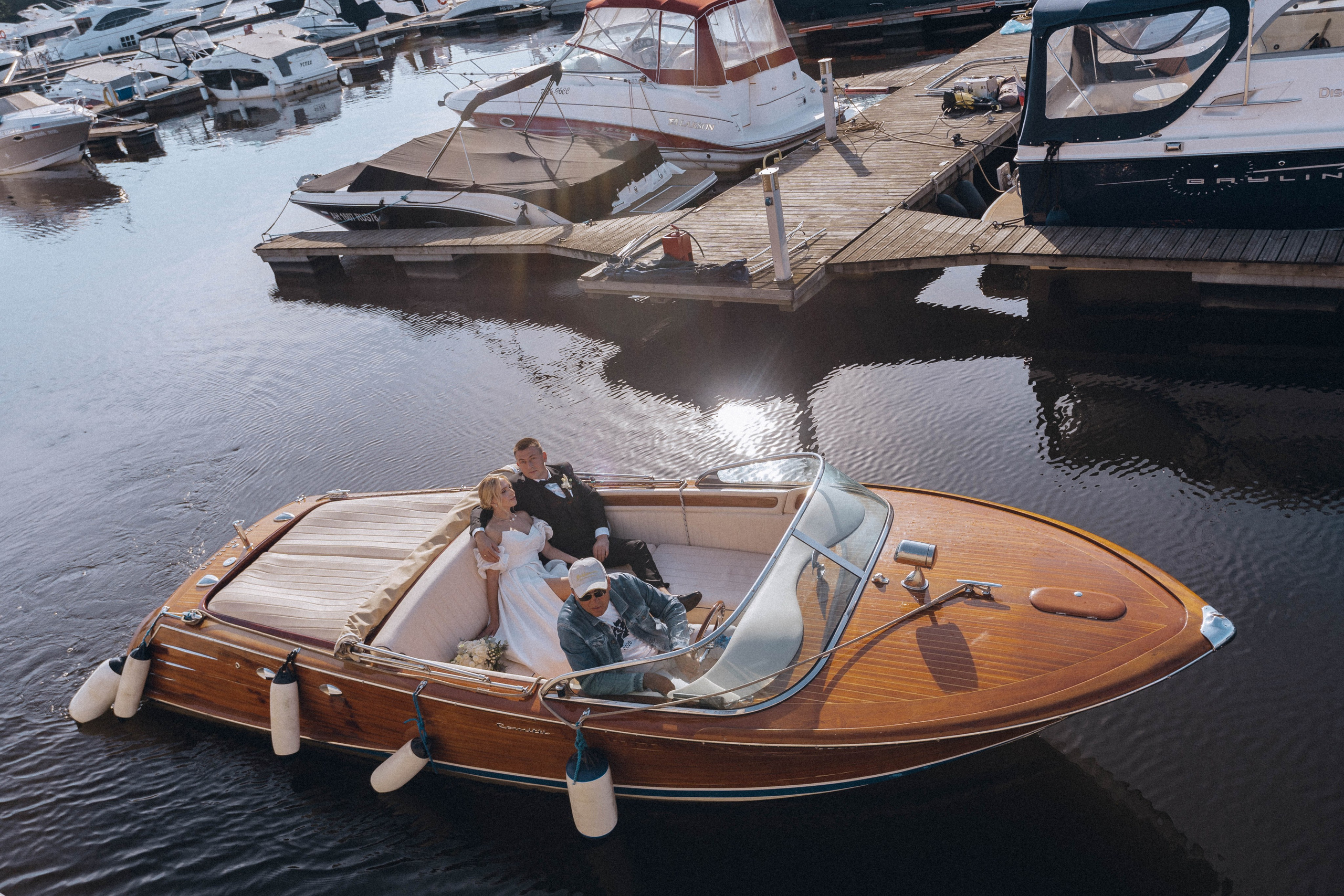СВАДЕНБНАЯ СЬЕМКА НА КАТЕРЕ ПО КАНАЛАМ САНКТ-ПЕТЕРБУРГА И В АКВАТОРИИ НЕВЫ. Профессиональный фотограф, Санкт-Петербург — Виктория Богомолова