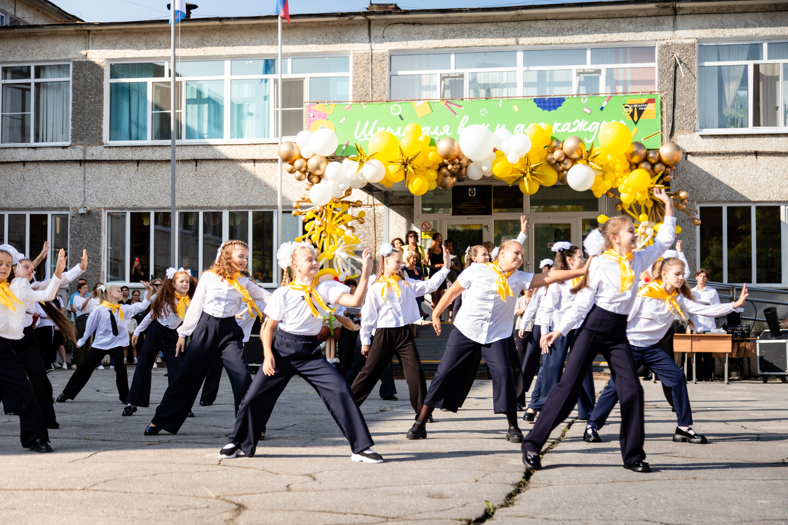 Гимназия № 50. Детский фотограф видеограф в Хабаровске Михаил Орлов