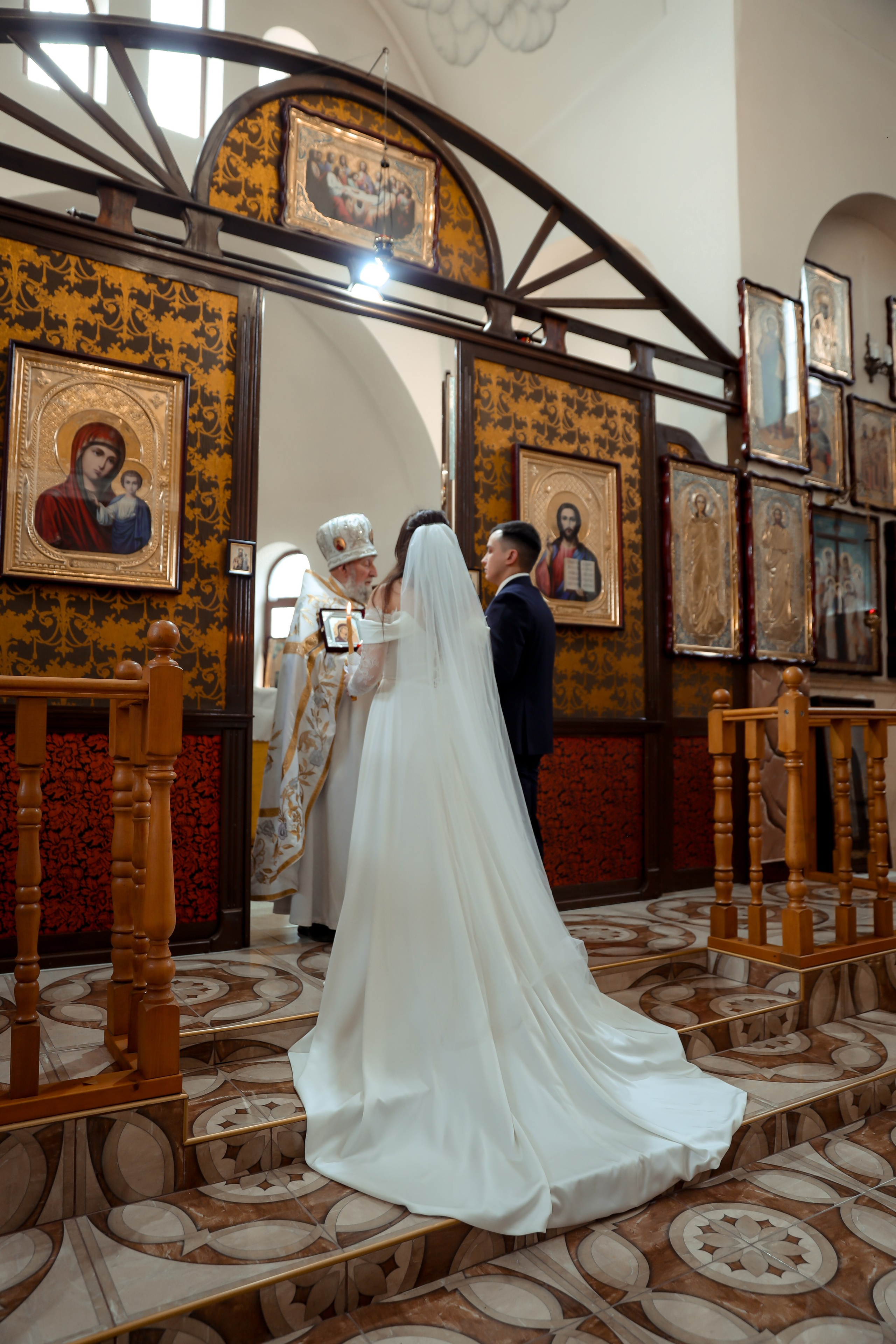 Венчание в церкви в Алуште. Свадебный фотограф в Крыму
