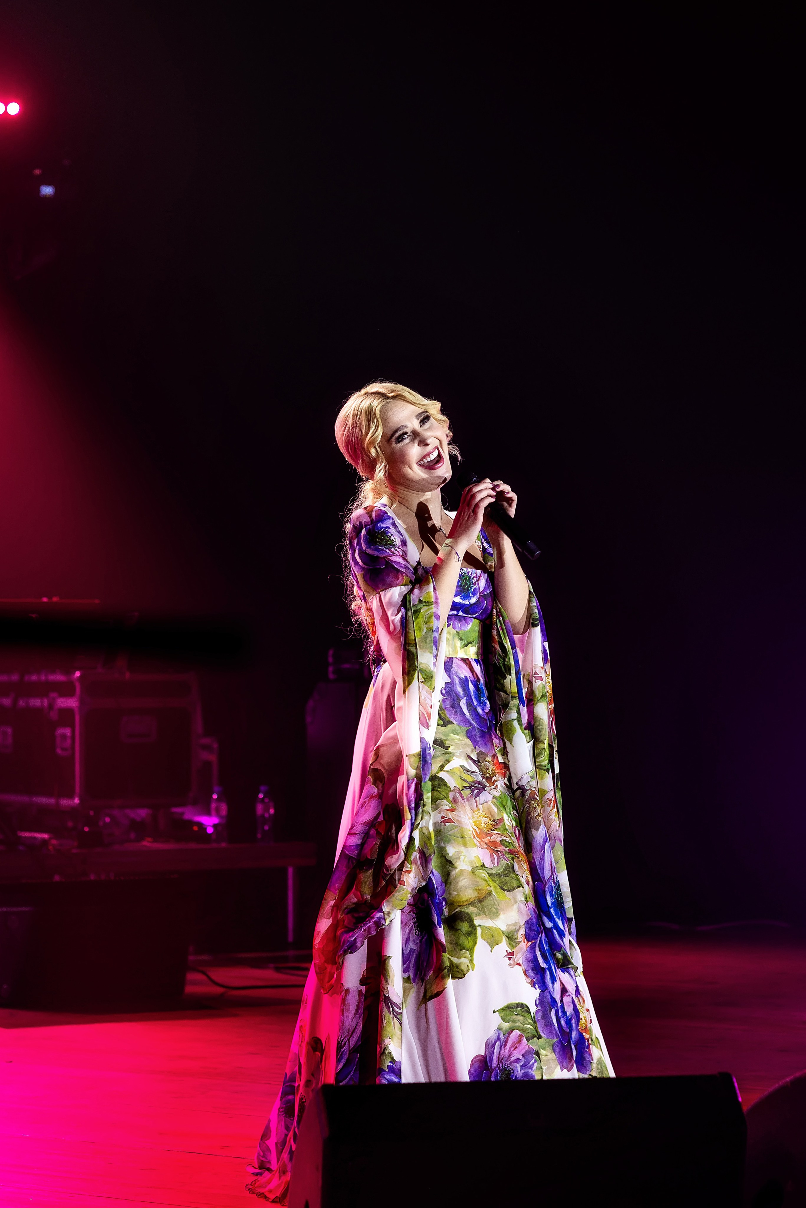 Концерт Пелагеи. Школьный, фэшн фотограф в Тюмени и в России Ирина Королева