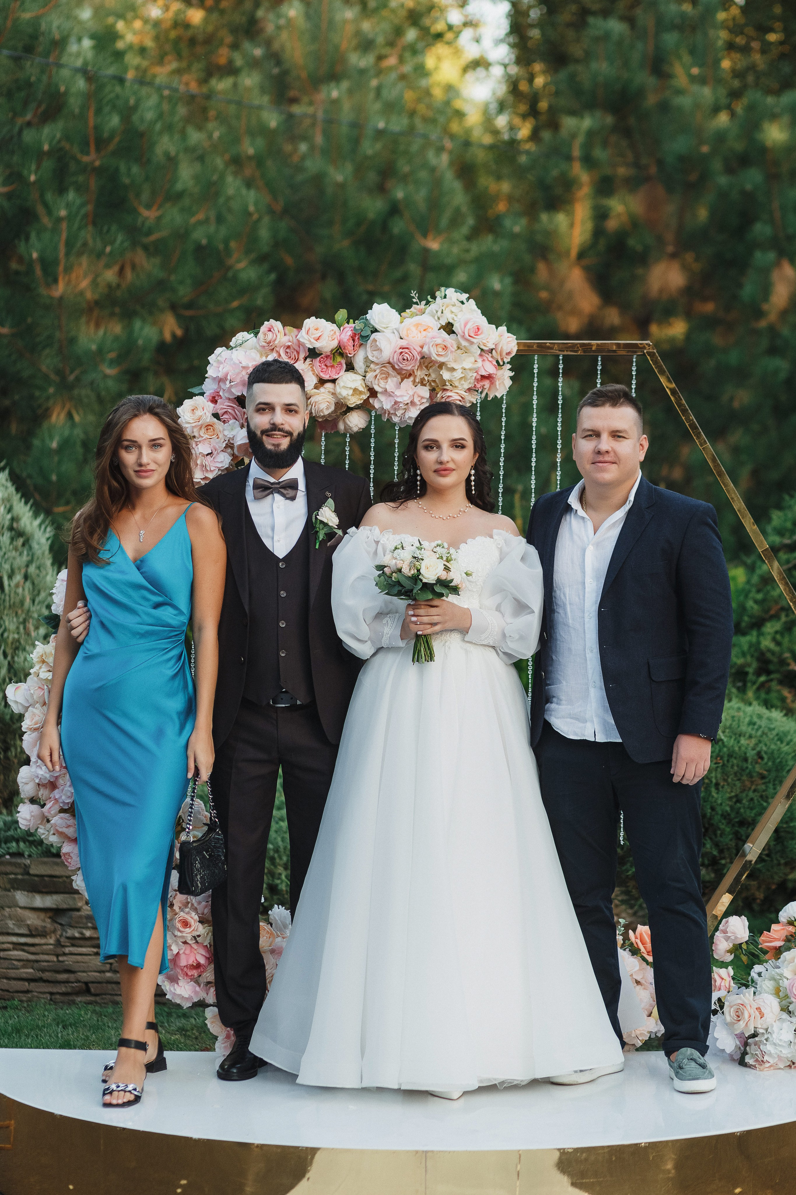 Фотограф в Таганроге летняя свадьба: Романтическая свадебная прогулка. Свадебный и семейный фотограф в Таганроге Бакарюк Антон