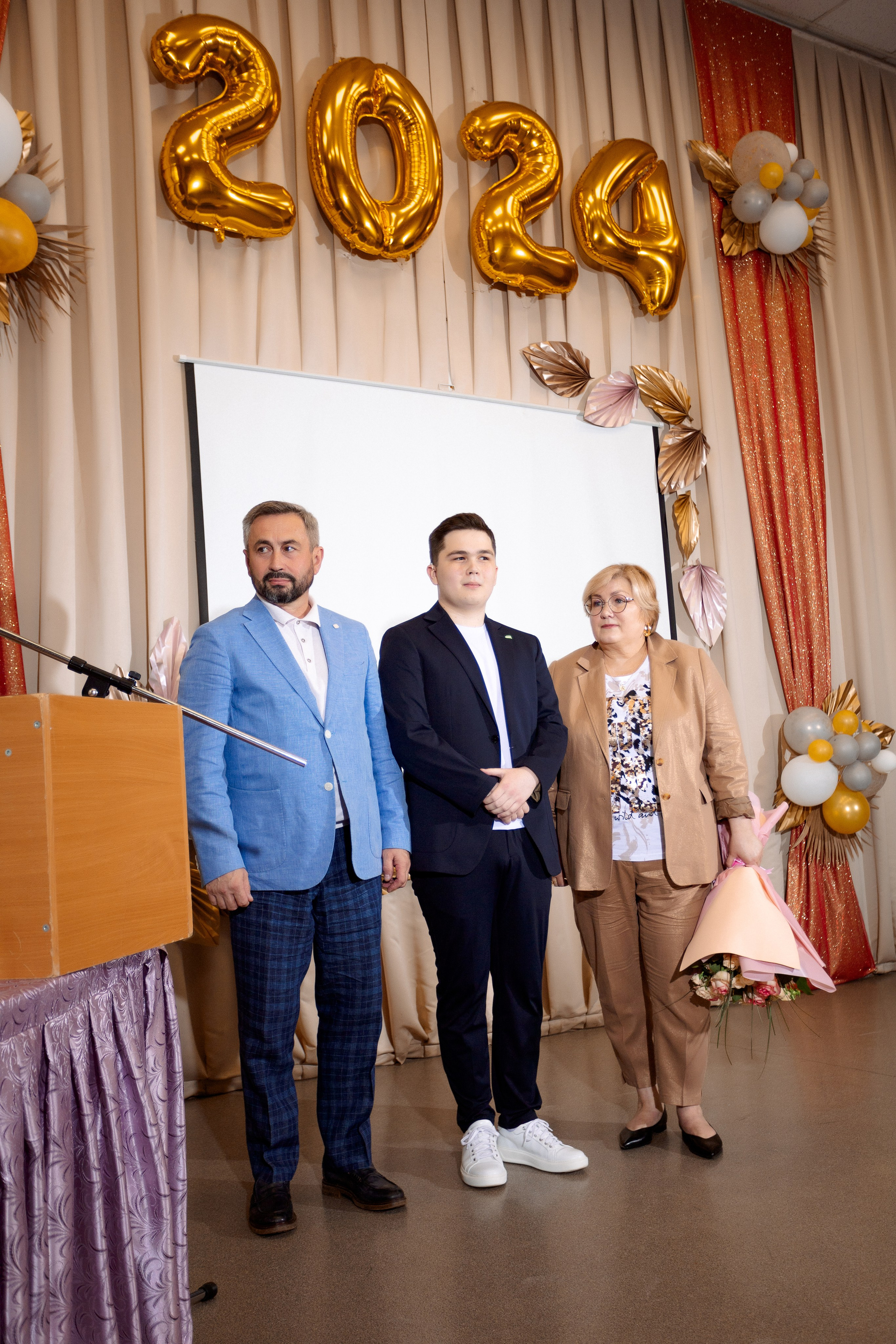 ВРУЧЕНИЕ АТТЕСТАТОВ: Пример. Все фото. Профессиональный фотограф в Ижевске Леша Петров