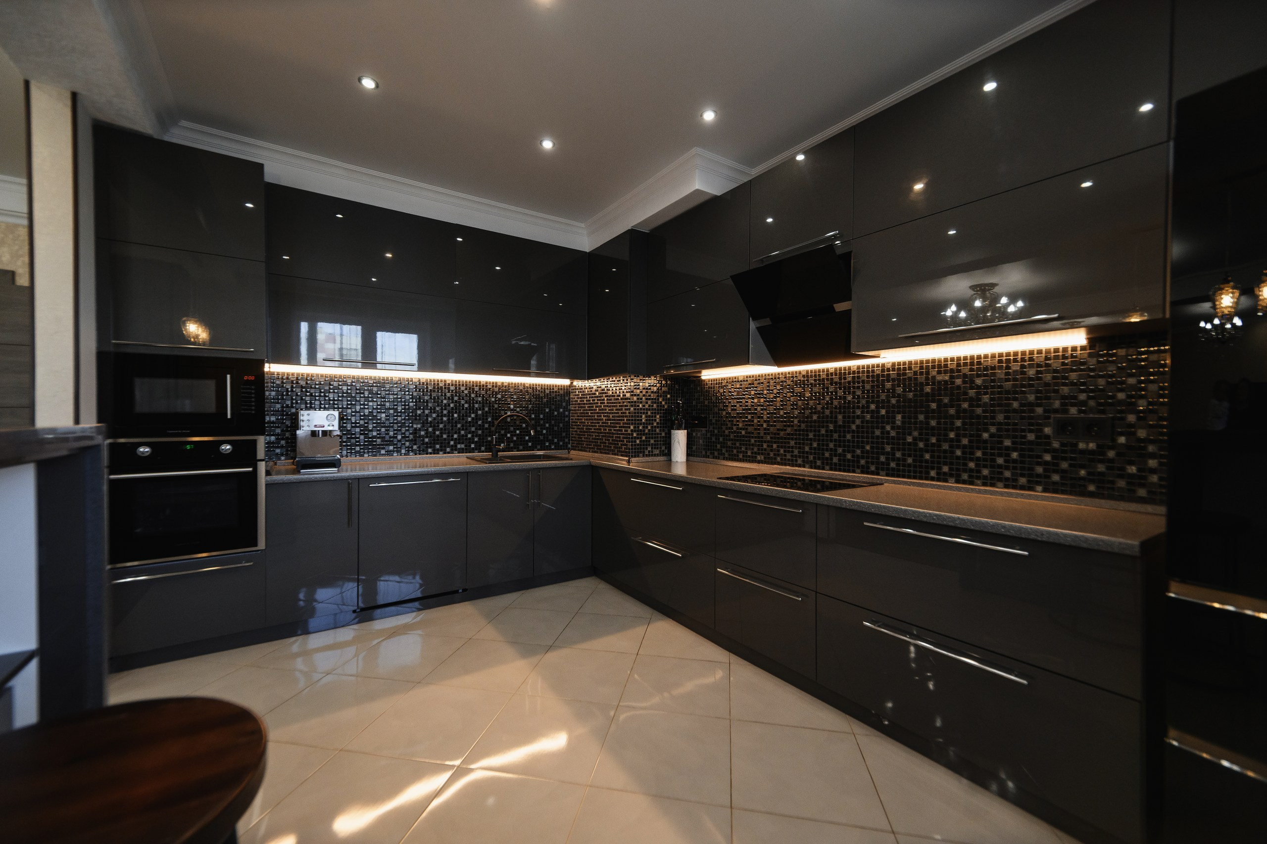 Фотосъемка интерьера квартиры в Петропавловске-Камчатском. Профессиональная съемка дизайна интерьера в Петропавловске-Камчатском. Интерьерная фотосъемка квартиры с видом на Авачинскую бухту. Создание уютного и стильного каталога изображений жилого пространства. Стоимость услуг по фотосъемке интерьера в Петропавловске-Камчатском.