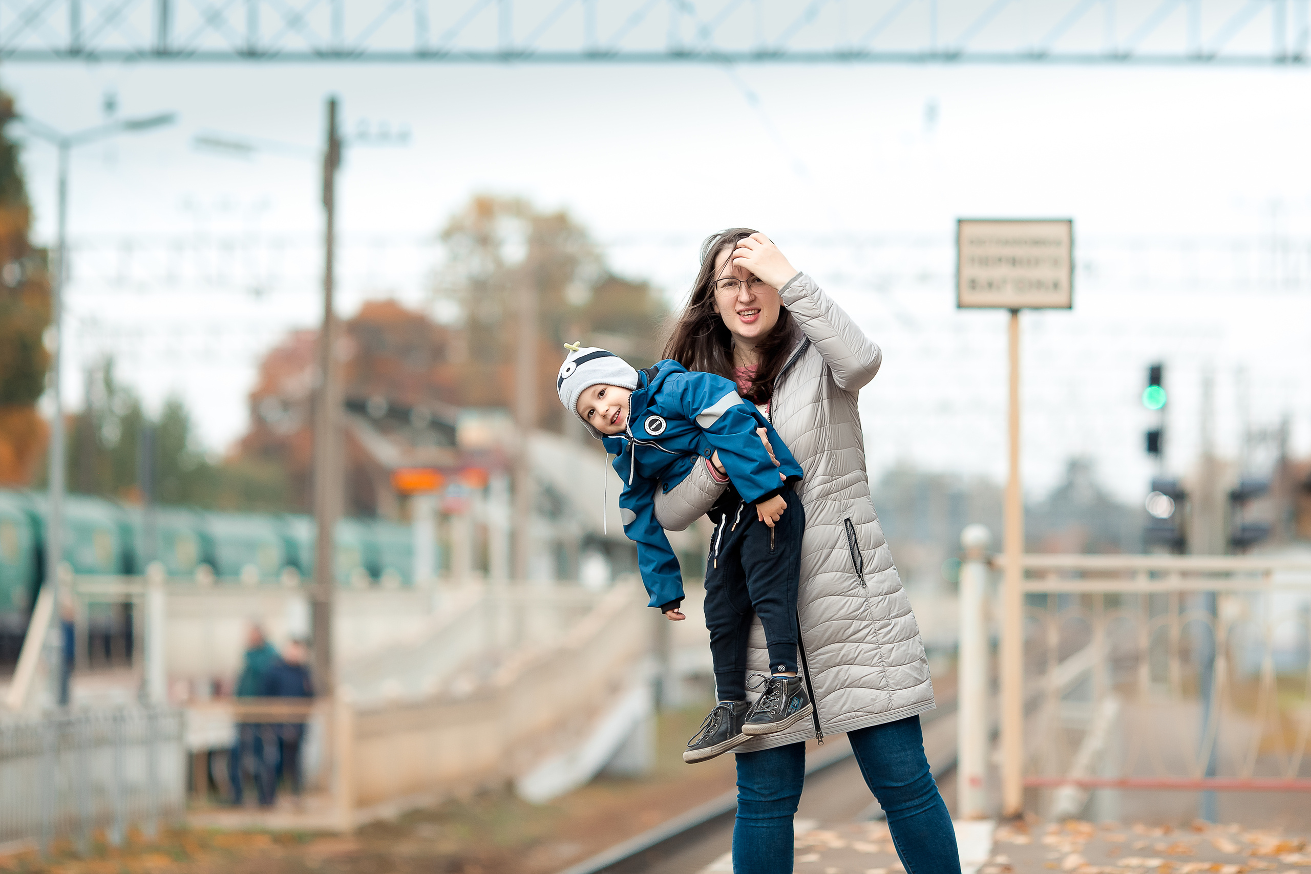 Семейная фотосессия на ЖД станции. Ирина Носова - семейный и детский фотограф