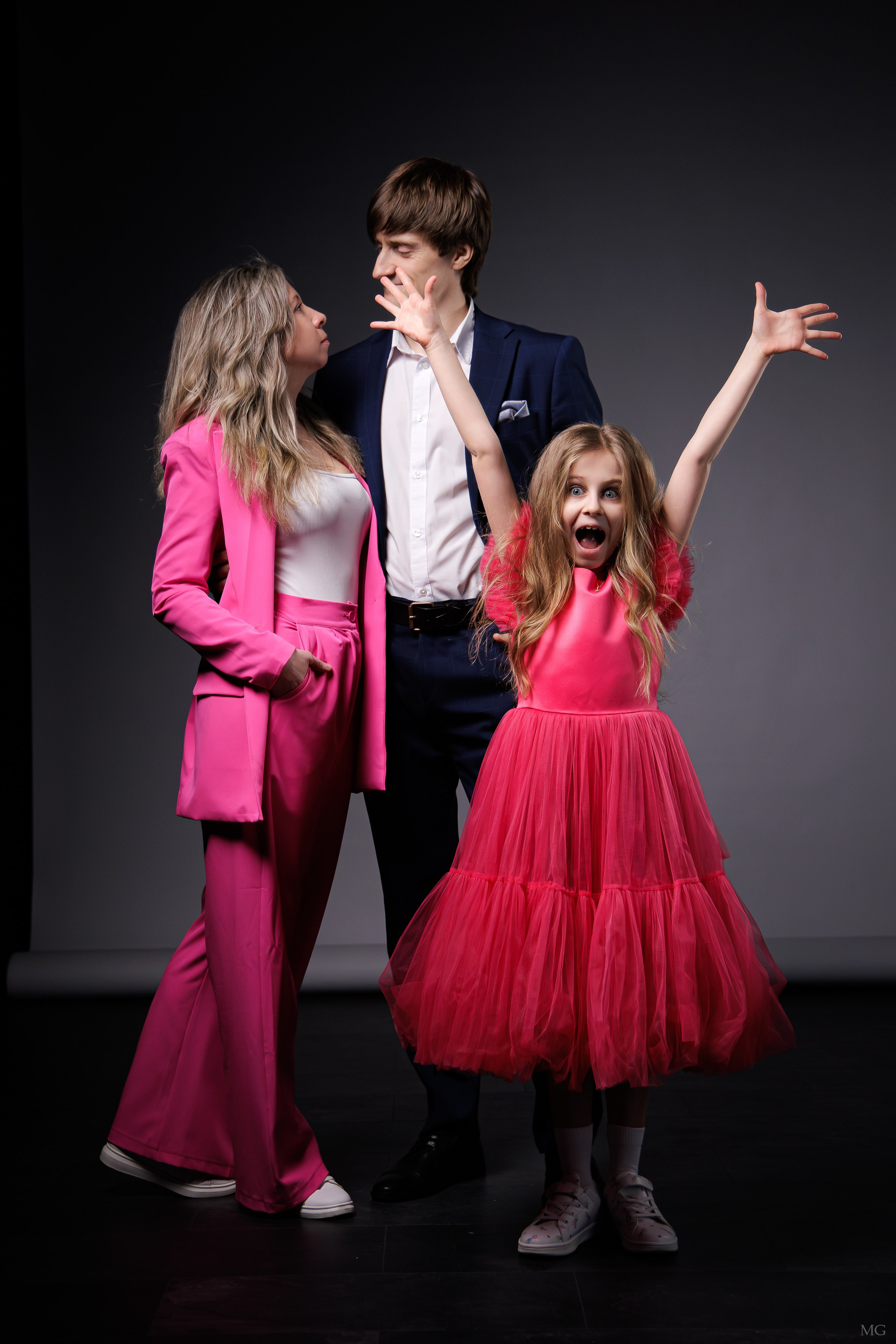 Веселье в студии. Маша Гонтарь Семейный домашний репортажный фотограф в Санкт-Петербурге